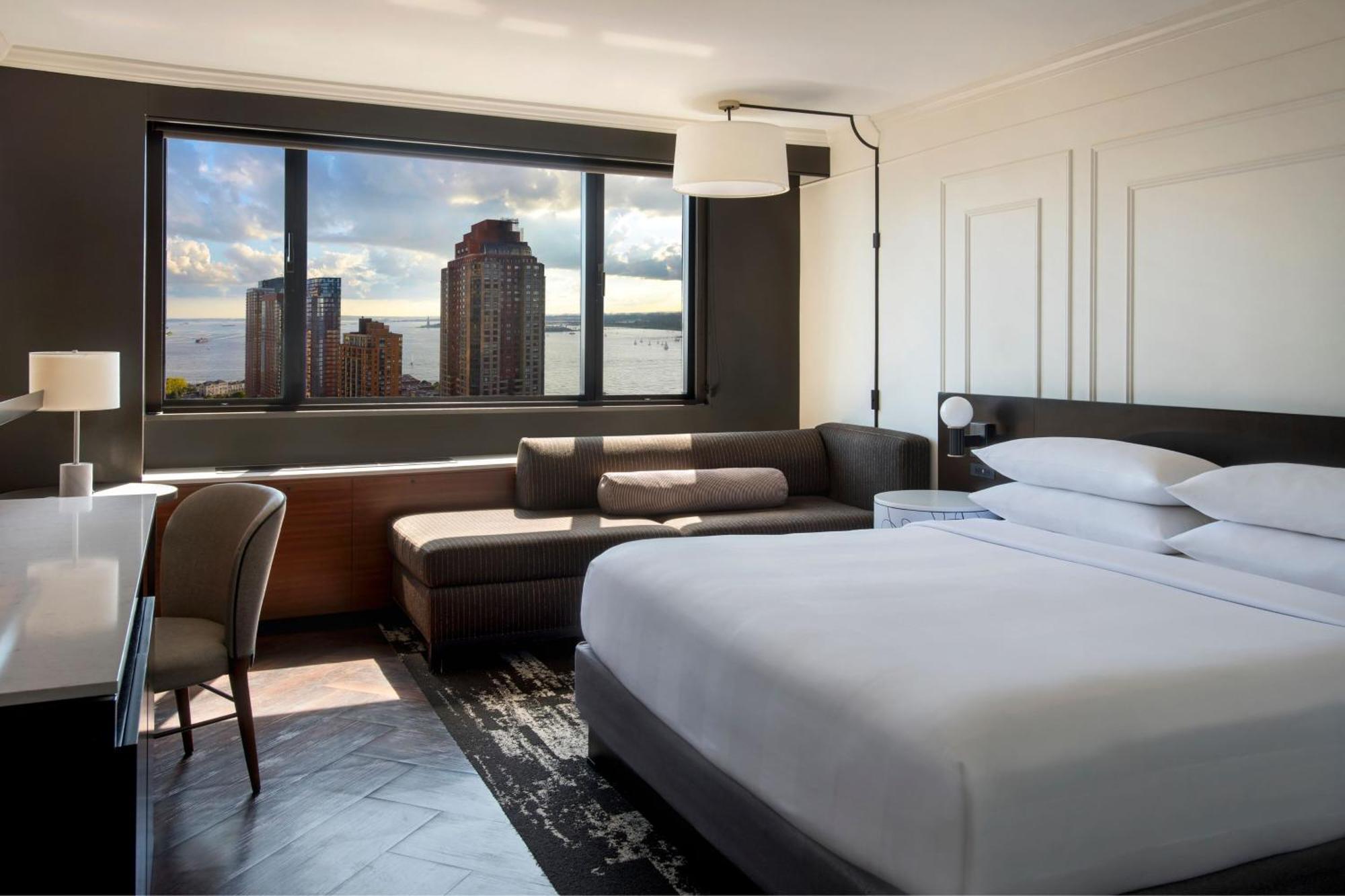 Quarto deluxe com cama king-size e vista do porto - Acessível para hóspedes com deficiência auditiva
