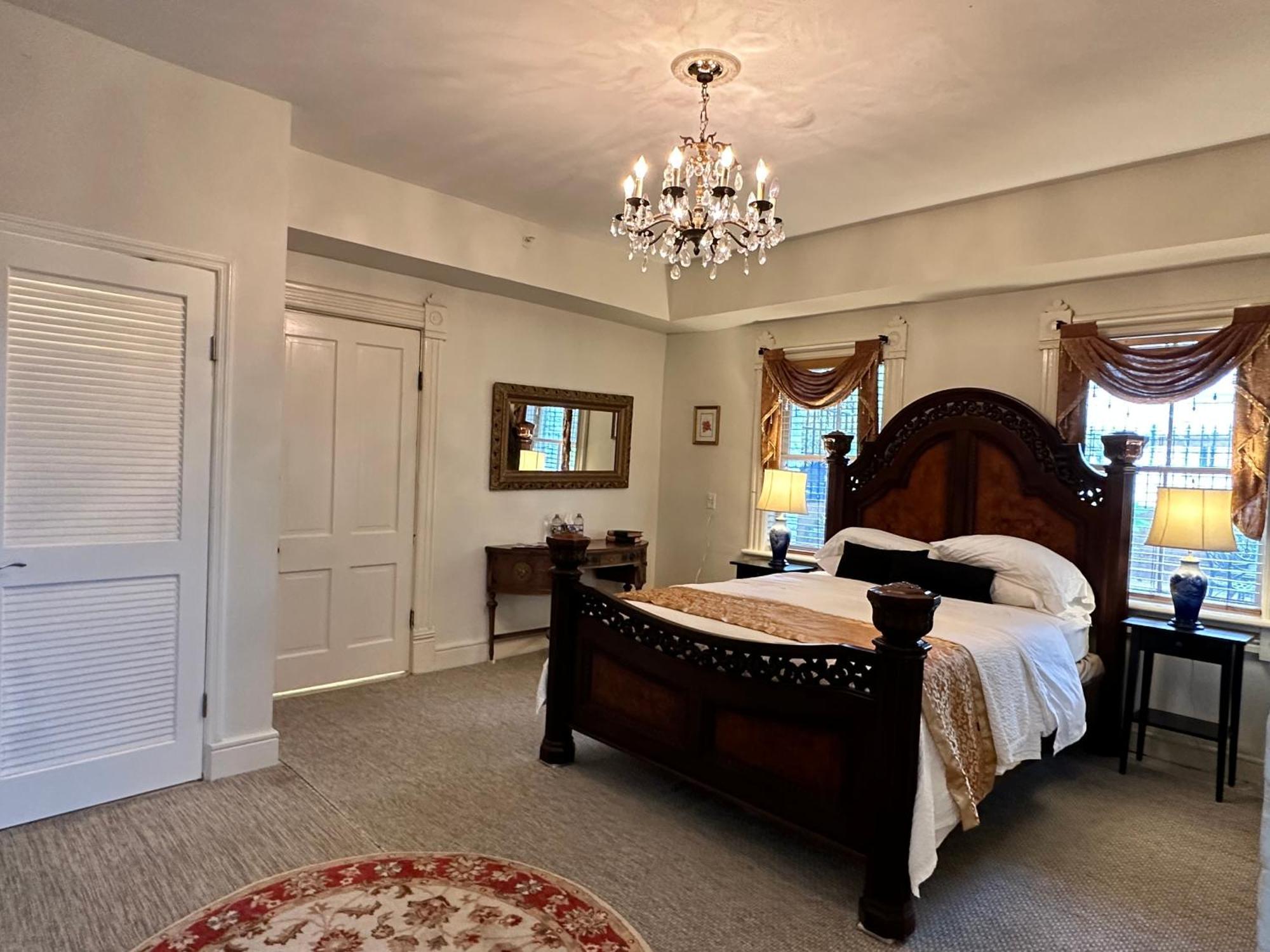 Queen Room Garden View
