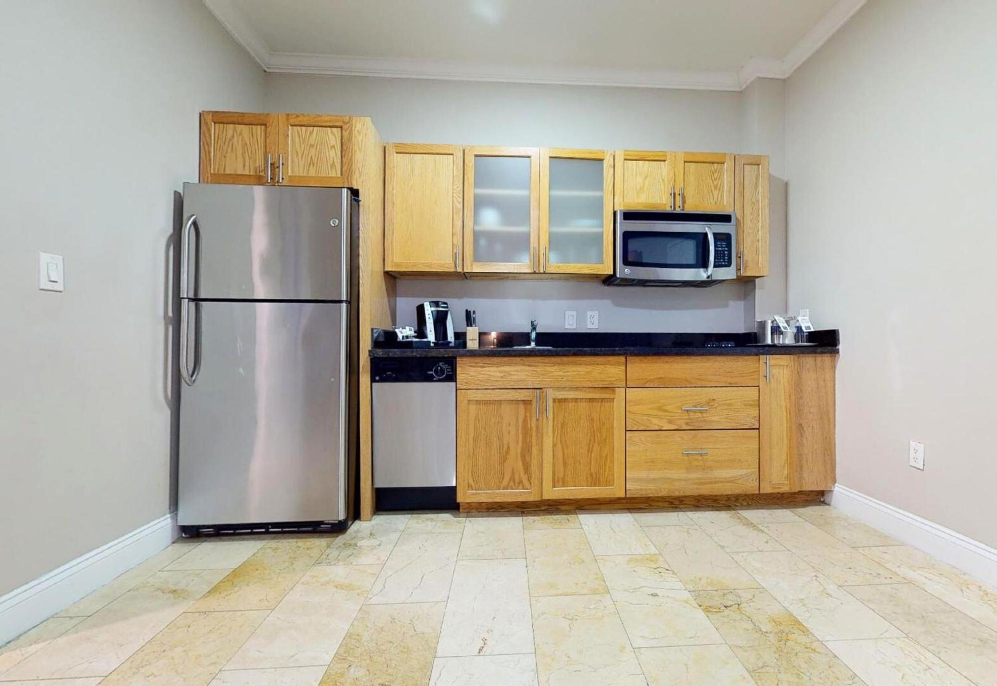 Deluxe King Suite,1548909790:JPEG