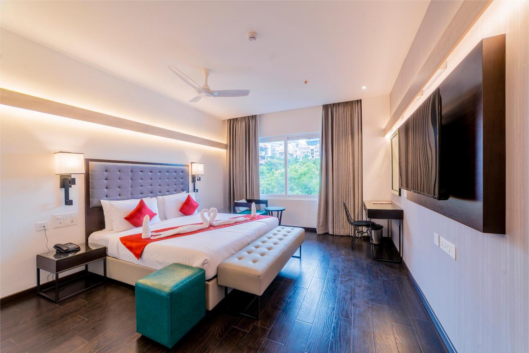 Business Room with 10% off on Food & Beverages with a-la-carte selection , 10% Off on Laundry service for upto 2 clothing item(s)