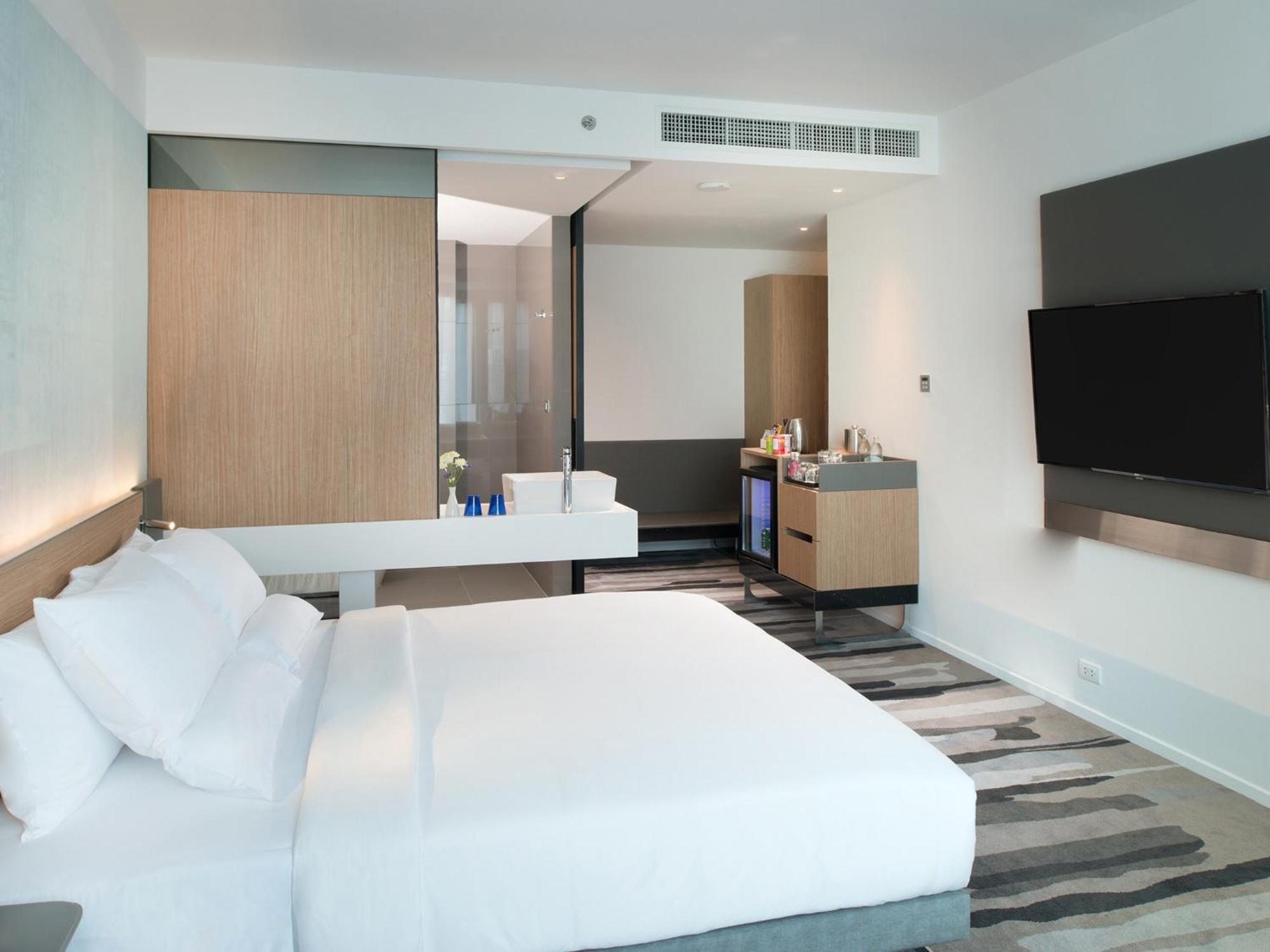 Habitación Grand Deluxe con cama extragrande y bañera