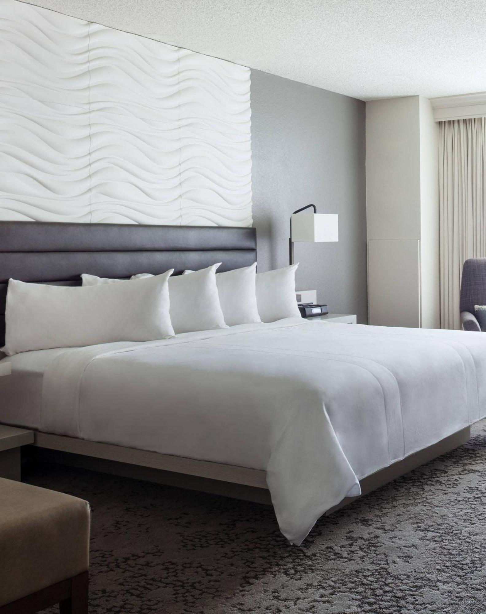 Concierge level Guest room 1 King High floor,539200563:JPEG