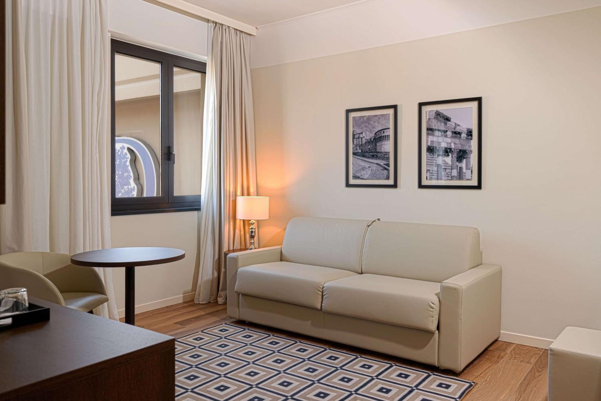 Junior Suite,1552458925:JPEG