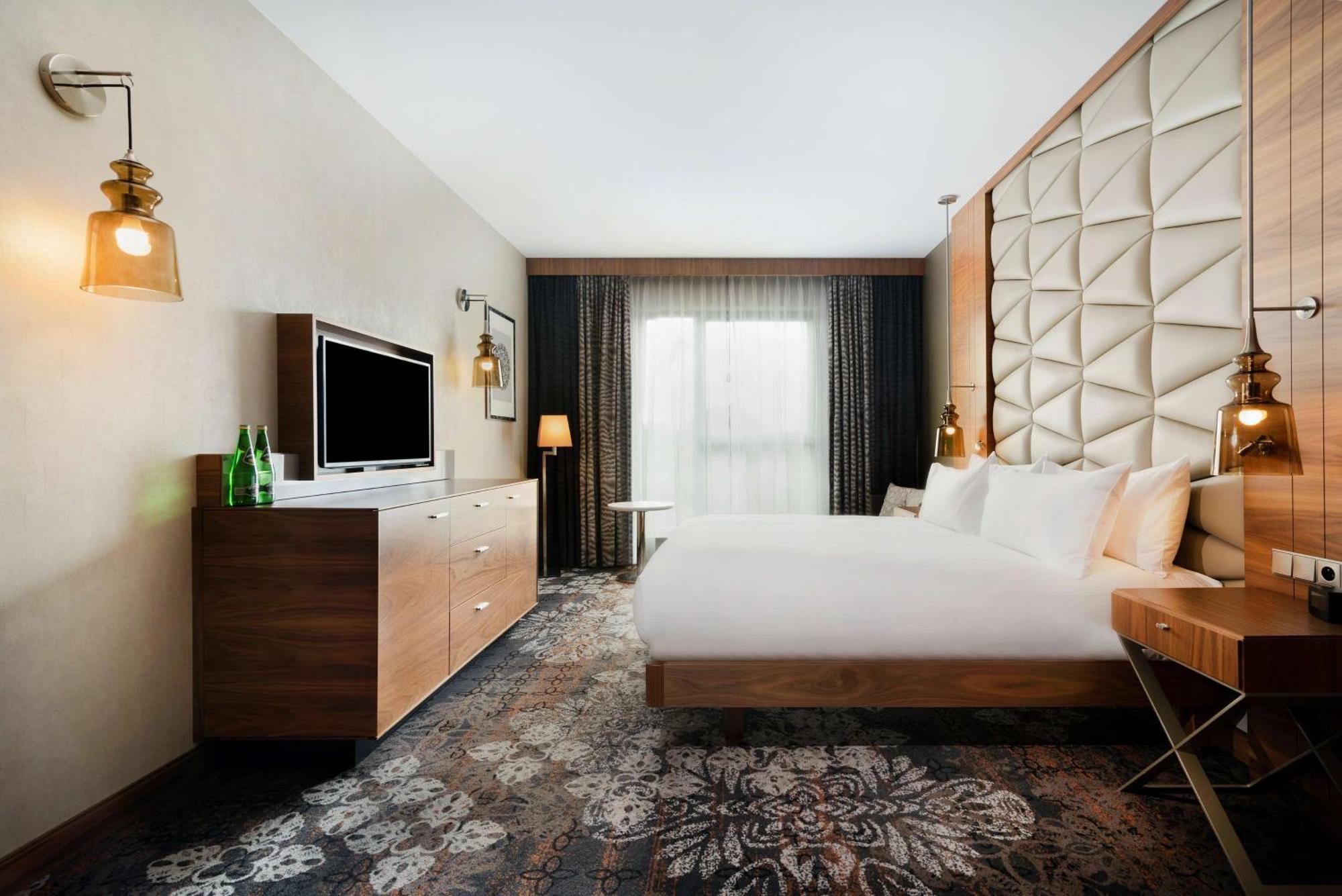 One-Bedroom King Suite,1552472302:JPEG