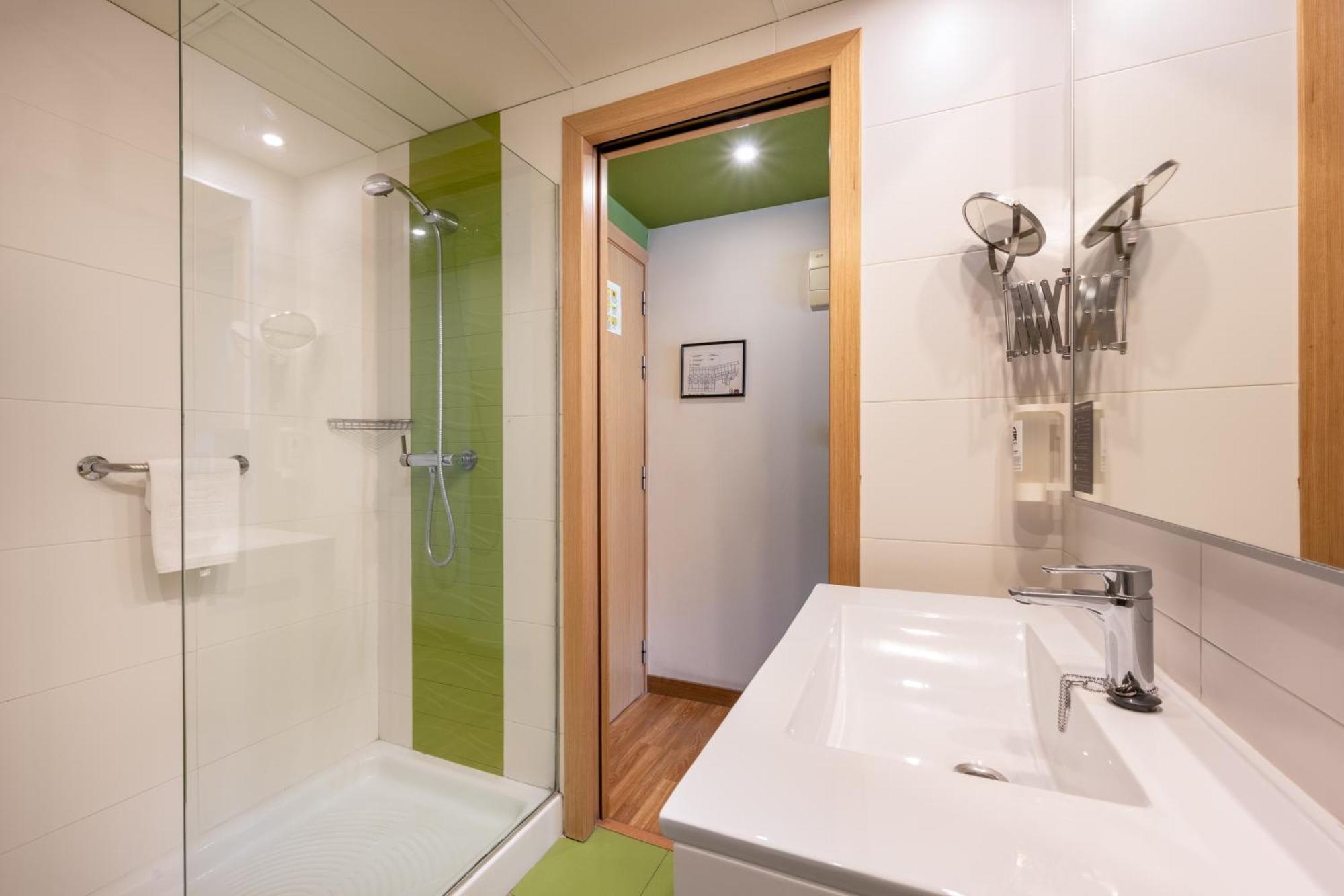 Classic Double Room,1553276221:JPEG