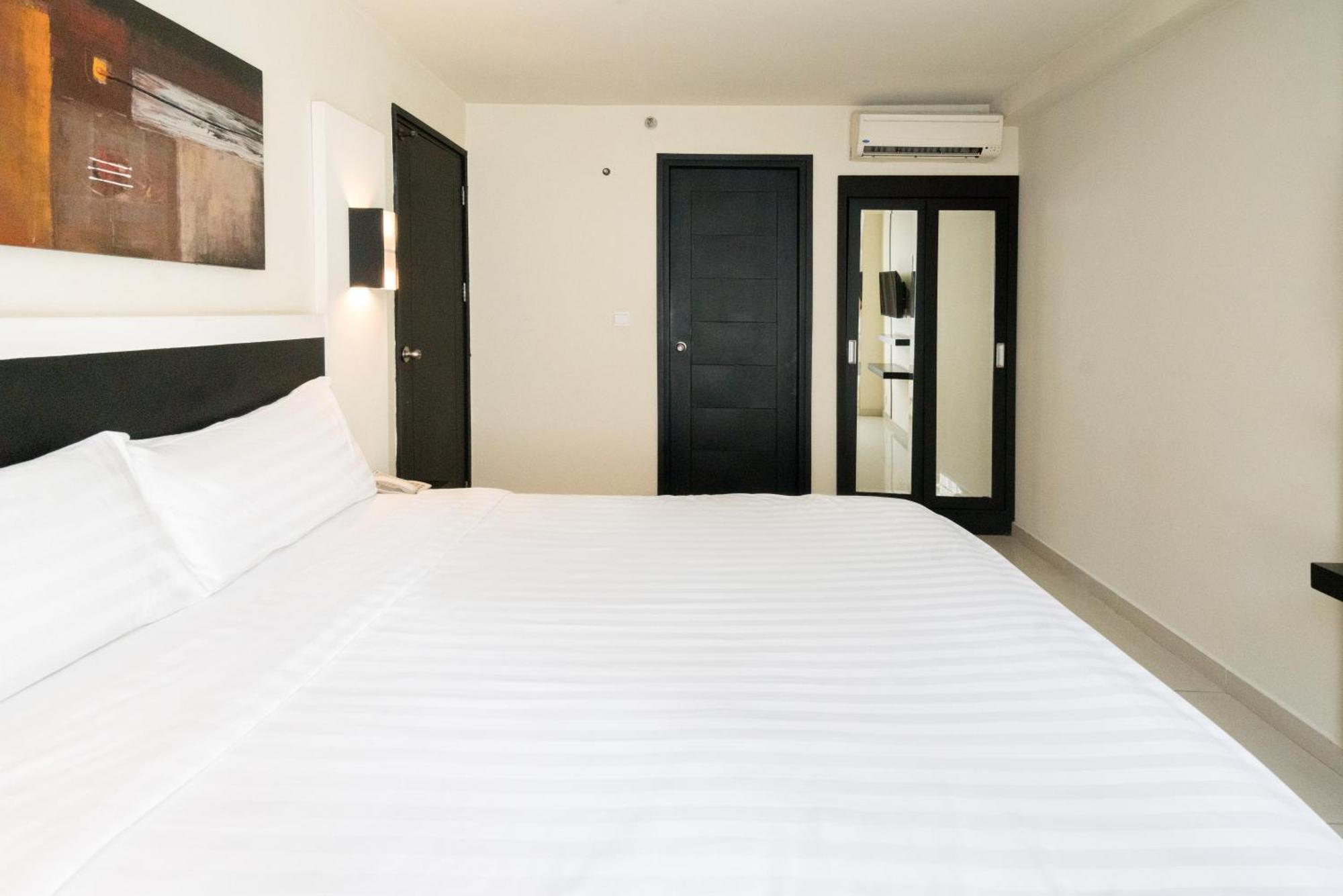 Deluxe Room,1553417866:JPEG