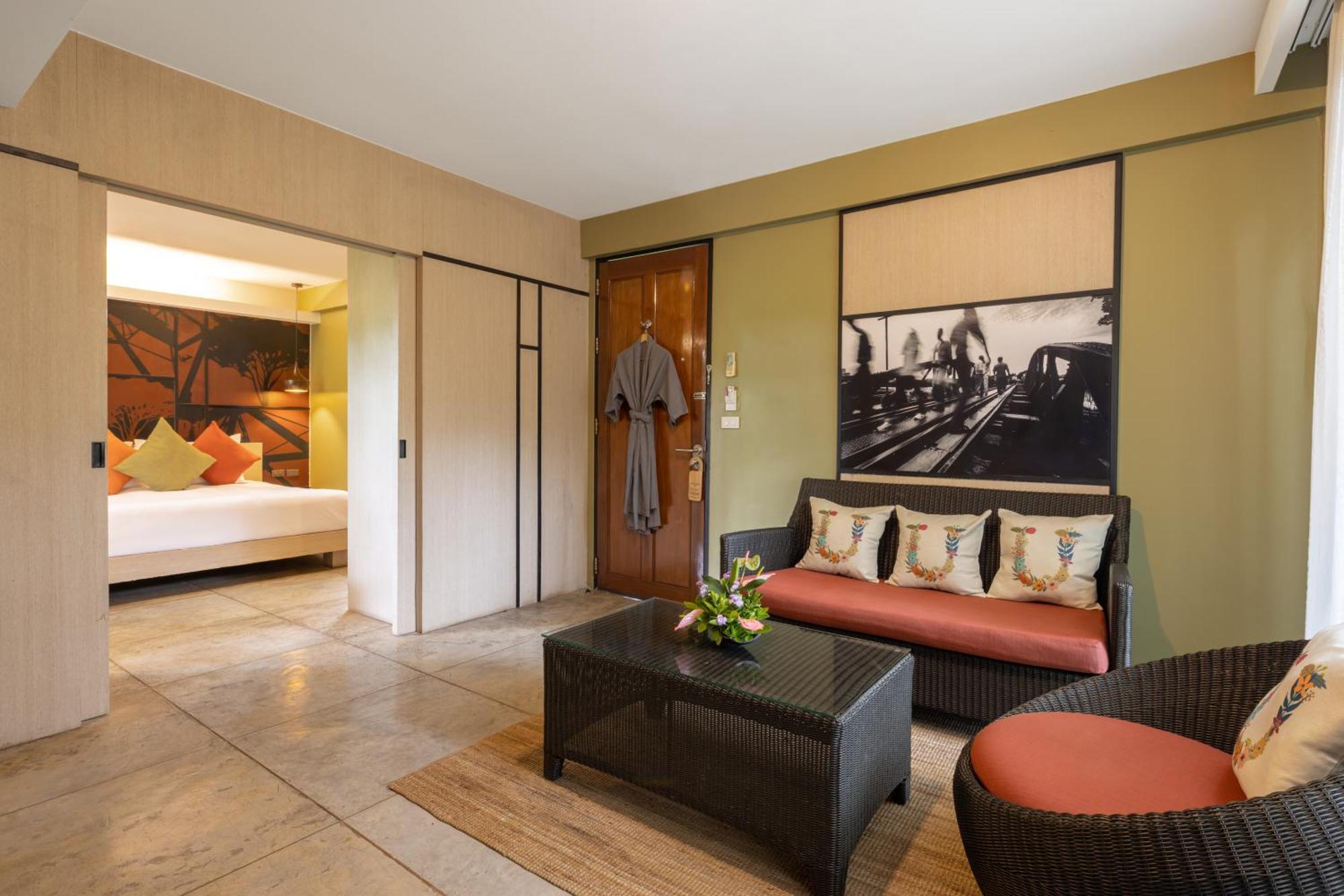 Suite with Bathtub ( 24 hours Use of Room )