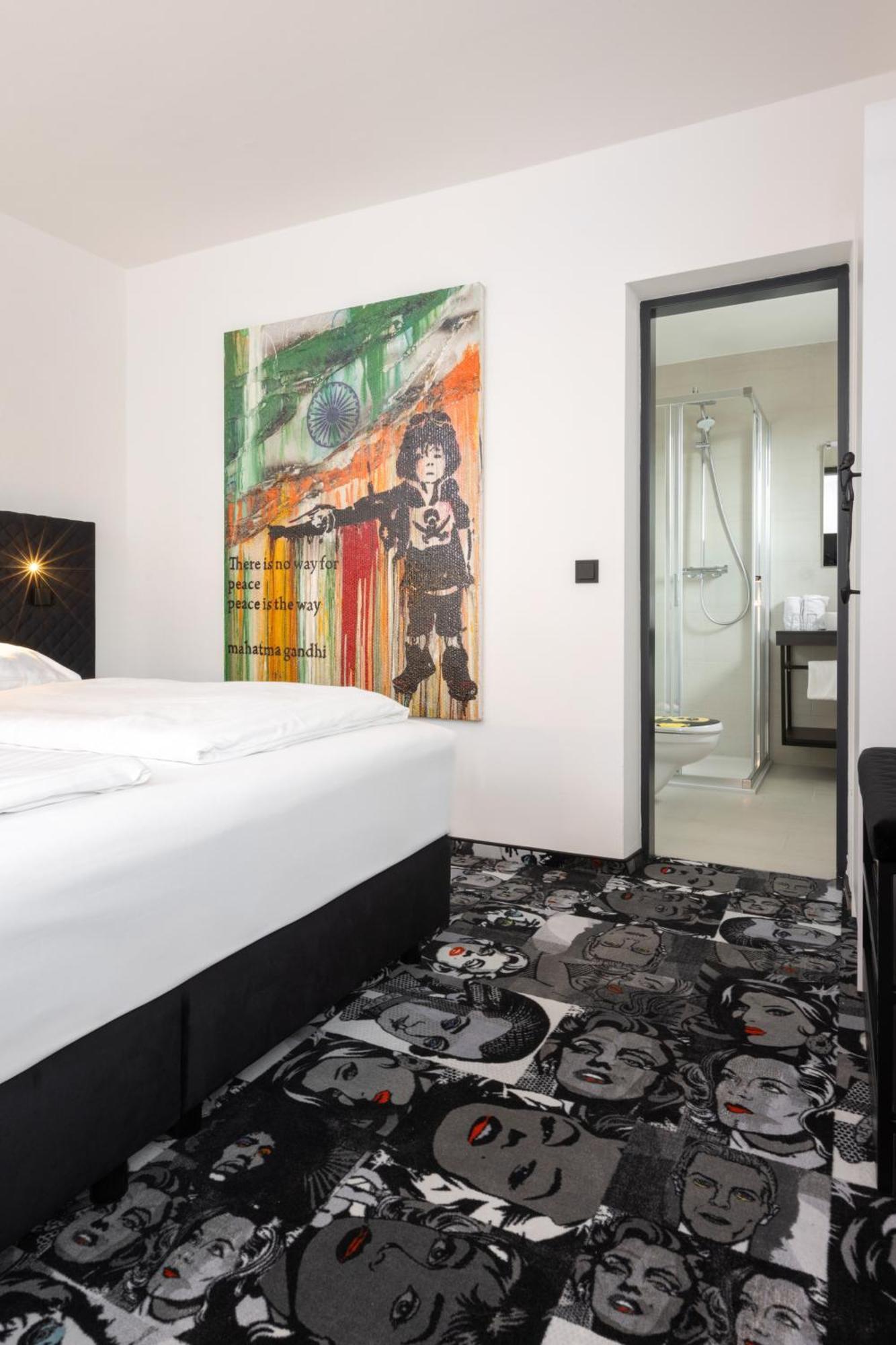 King Room,1554281932:JPEG