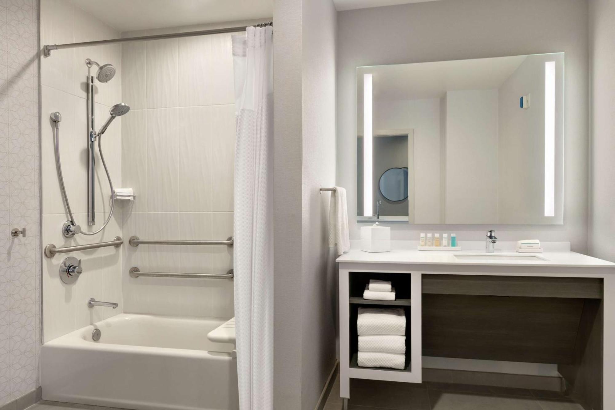 Two-Room Queen Suite with Two Queen Beds - Hearing Access