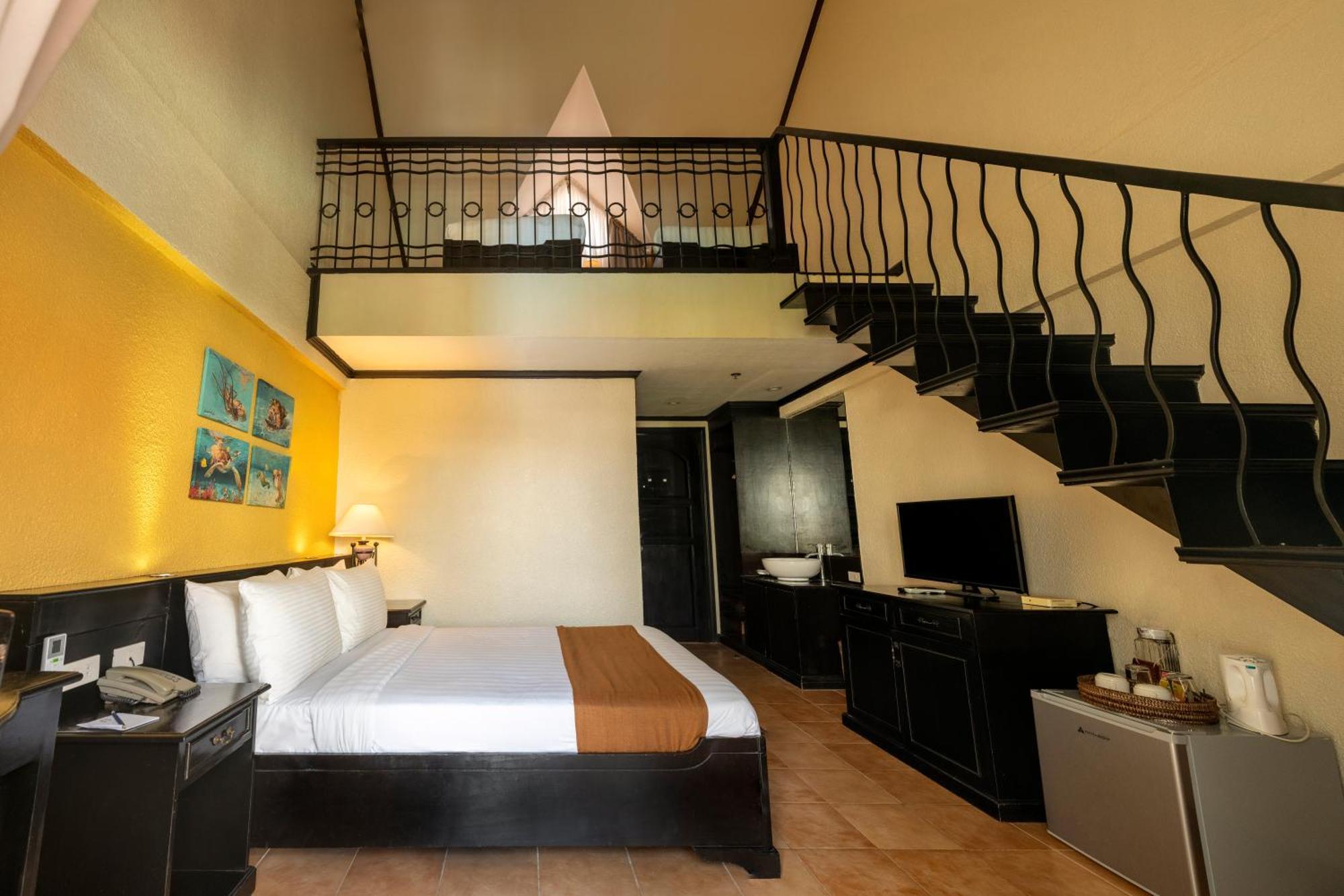 Superior Deluxe Loft,1565582794:JPEG