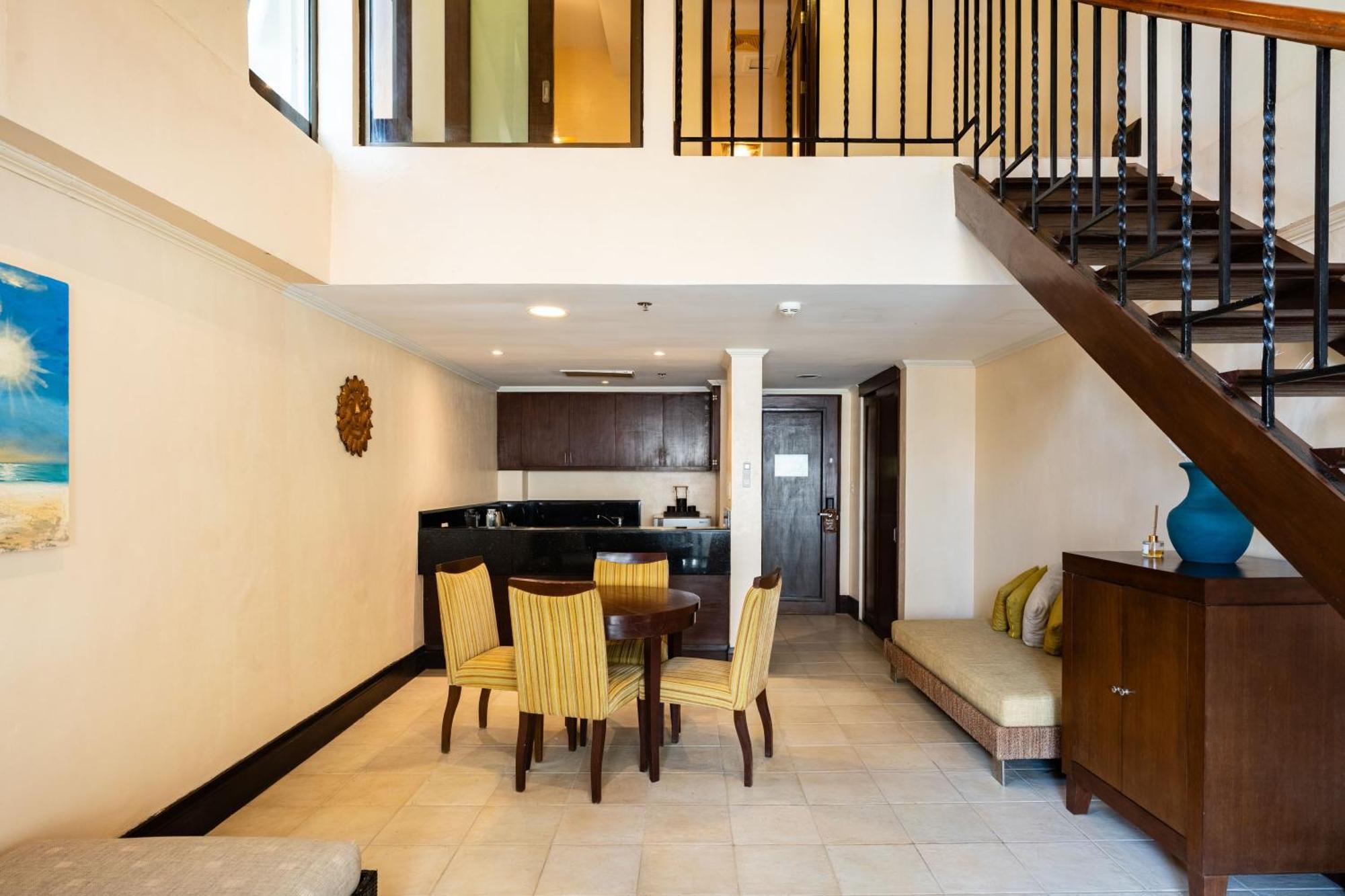 Premier Suite,1565582797:JPEG