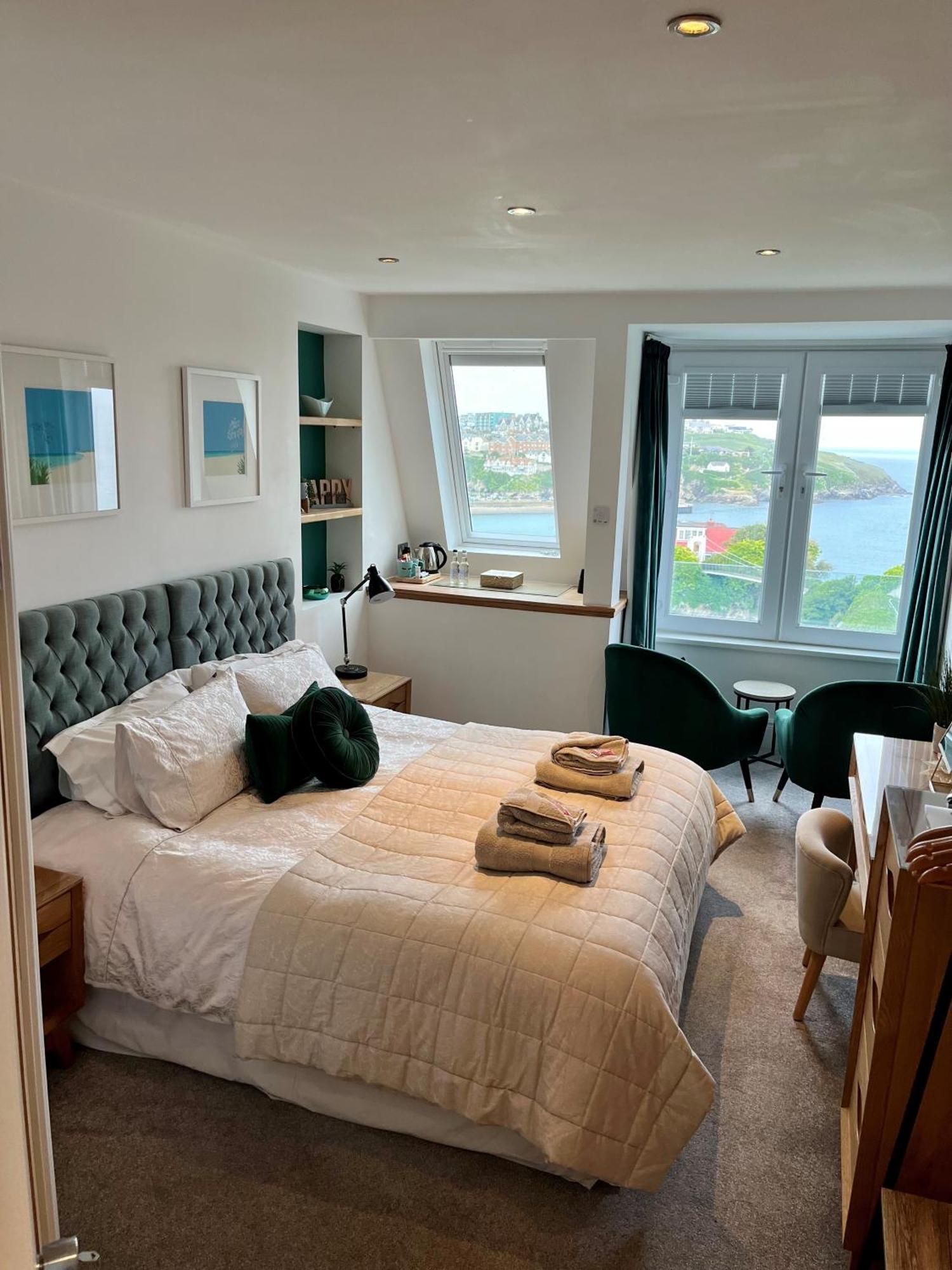 Superior Super King or Twin Suite Sea View