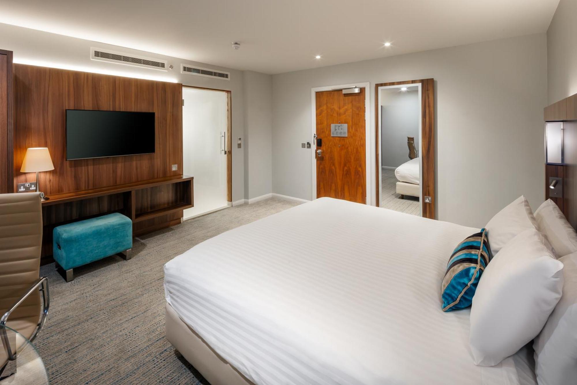 Guest Room, 1 King,1585489816:JPEG