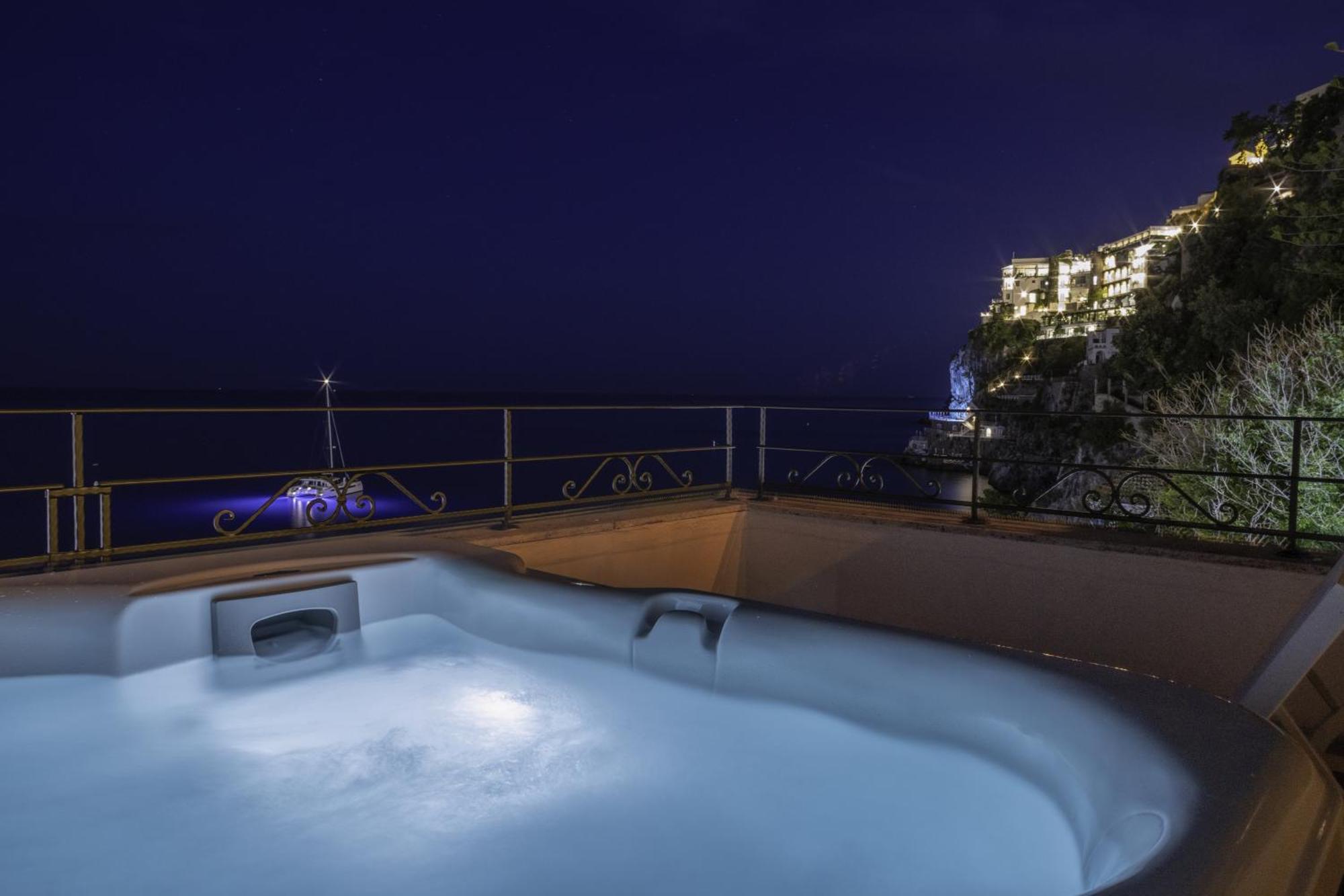 Deluxe Double or Twin Room Spa Bath