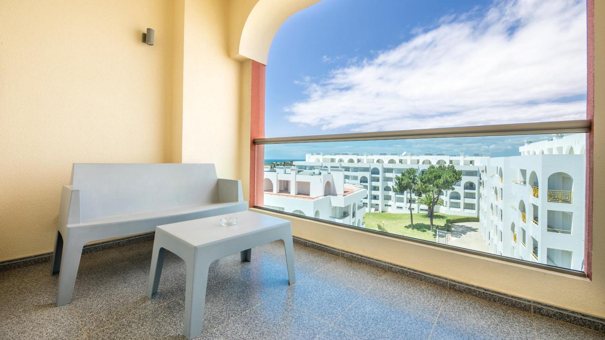 Habitación familiar con vistas al mar (2 adultos + 3 niños de hasta 11 años)