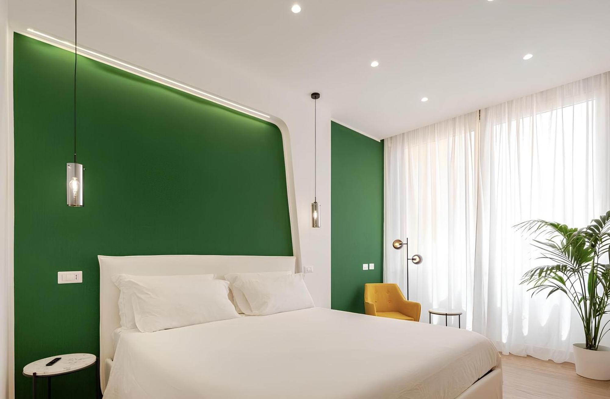 Deluxe Room,1597849035:JPEG
