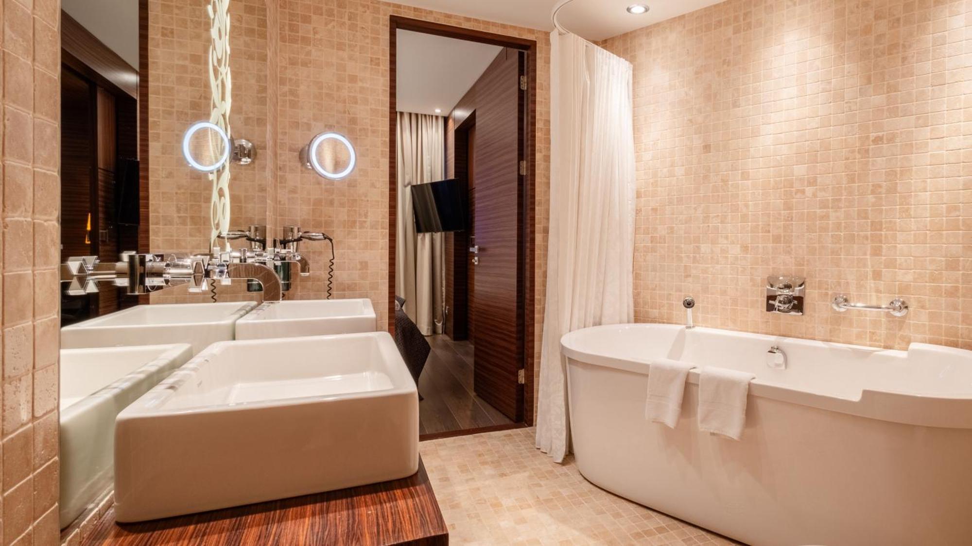 Suite a Tema