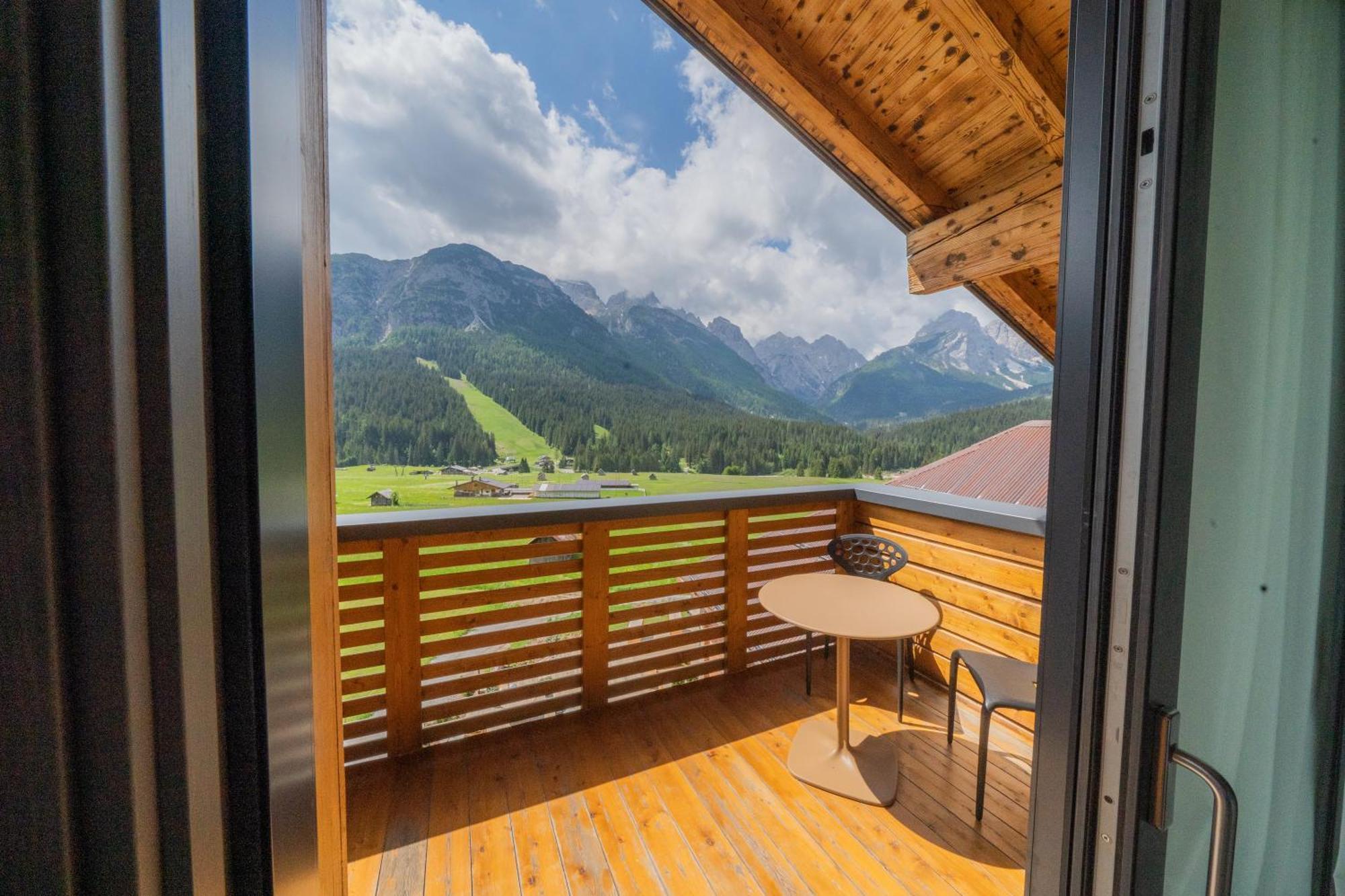 Deluxe Room,1599485868:JPEG