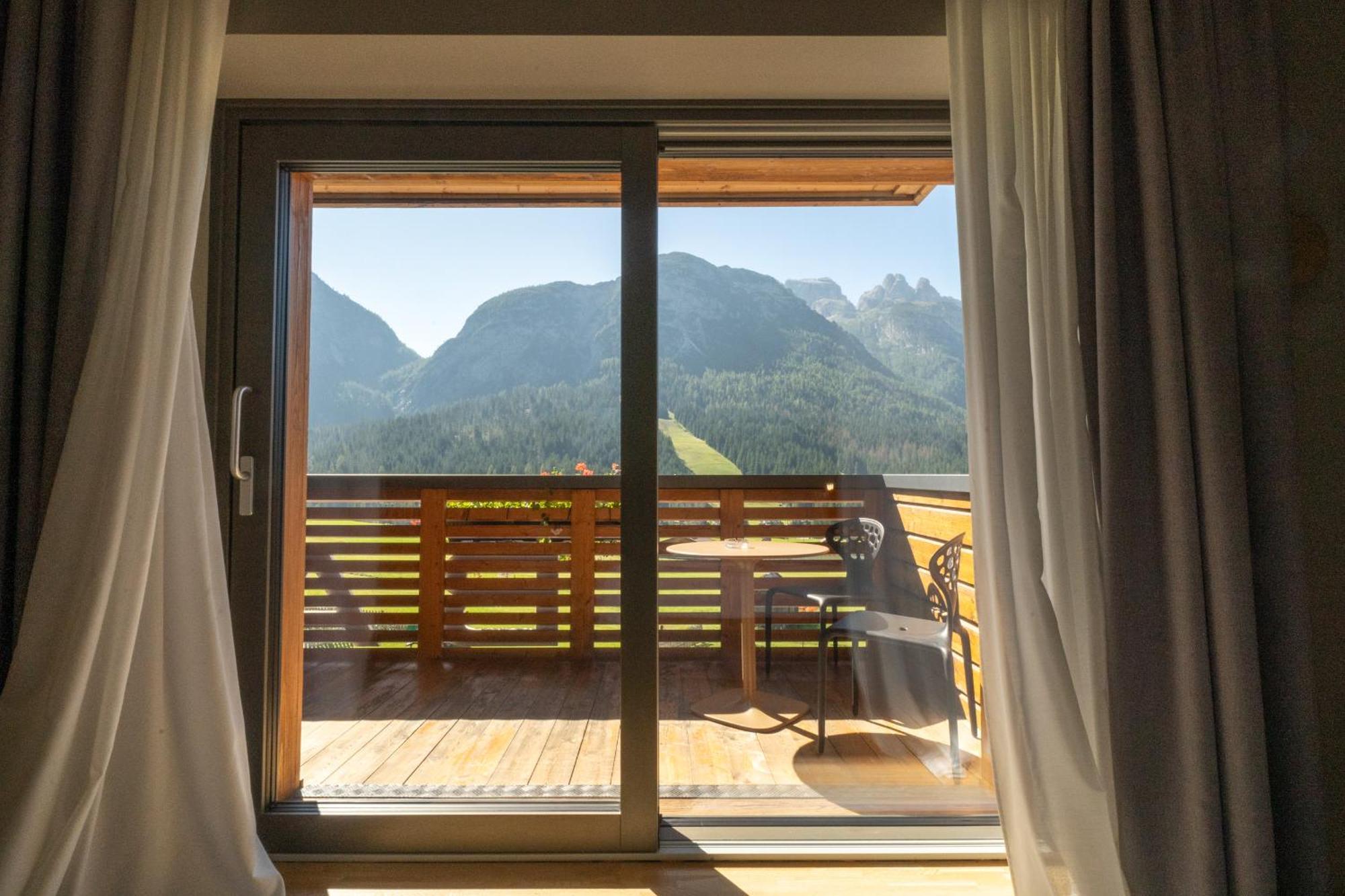 Deluxe Room,1599485868:JPEG
