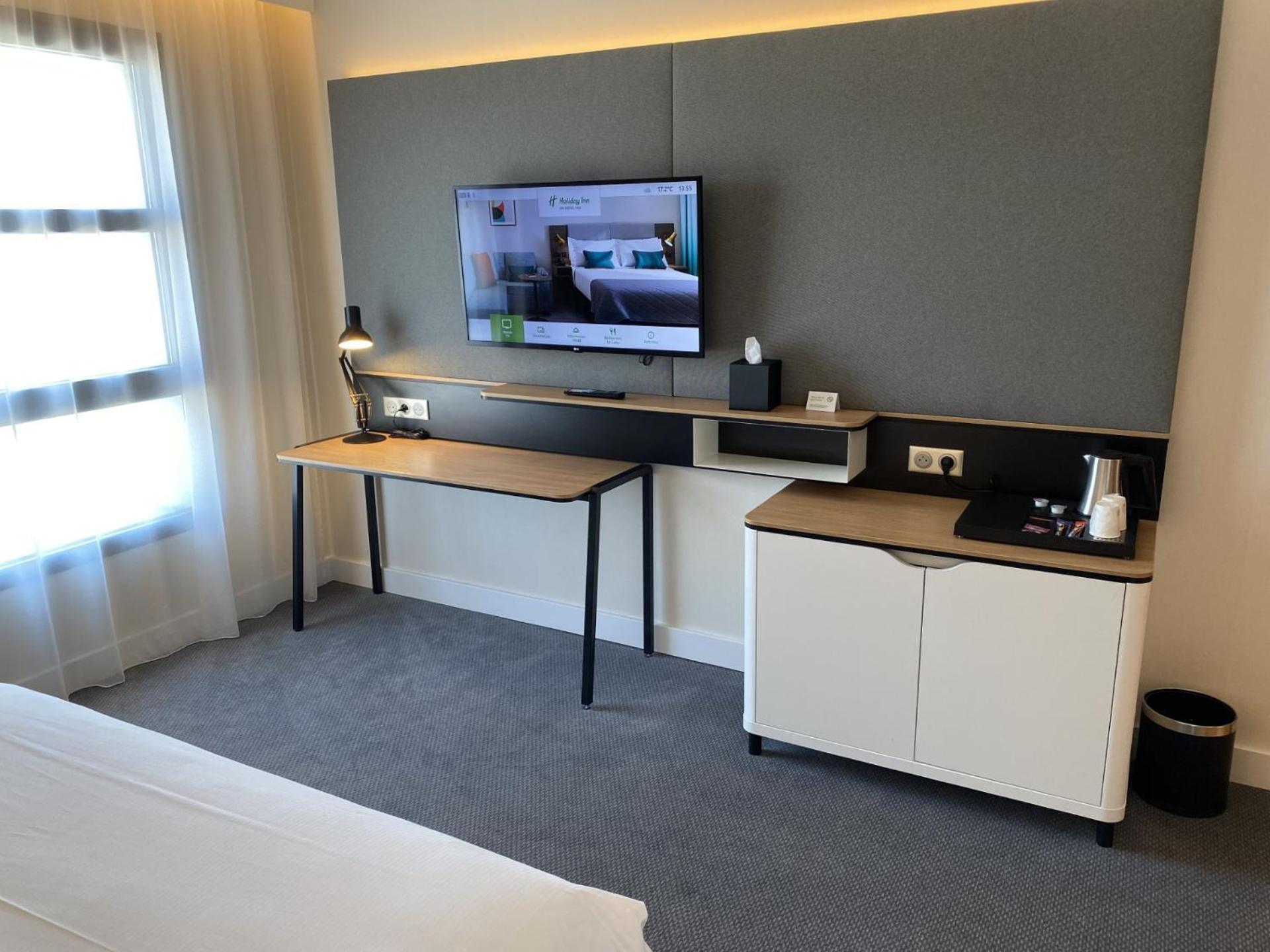 Chambre Lit Queen-Size Standard - Accessible aux Personnes à Mobilité Réduite