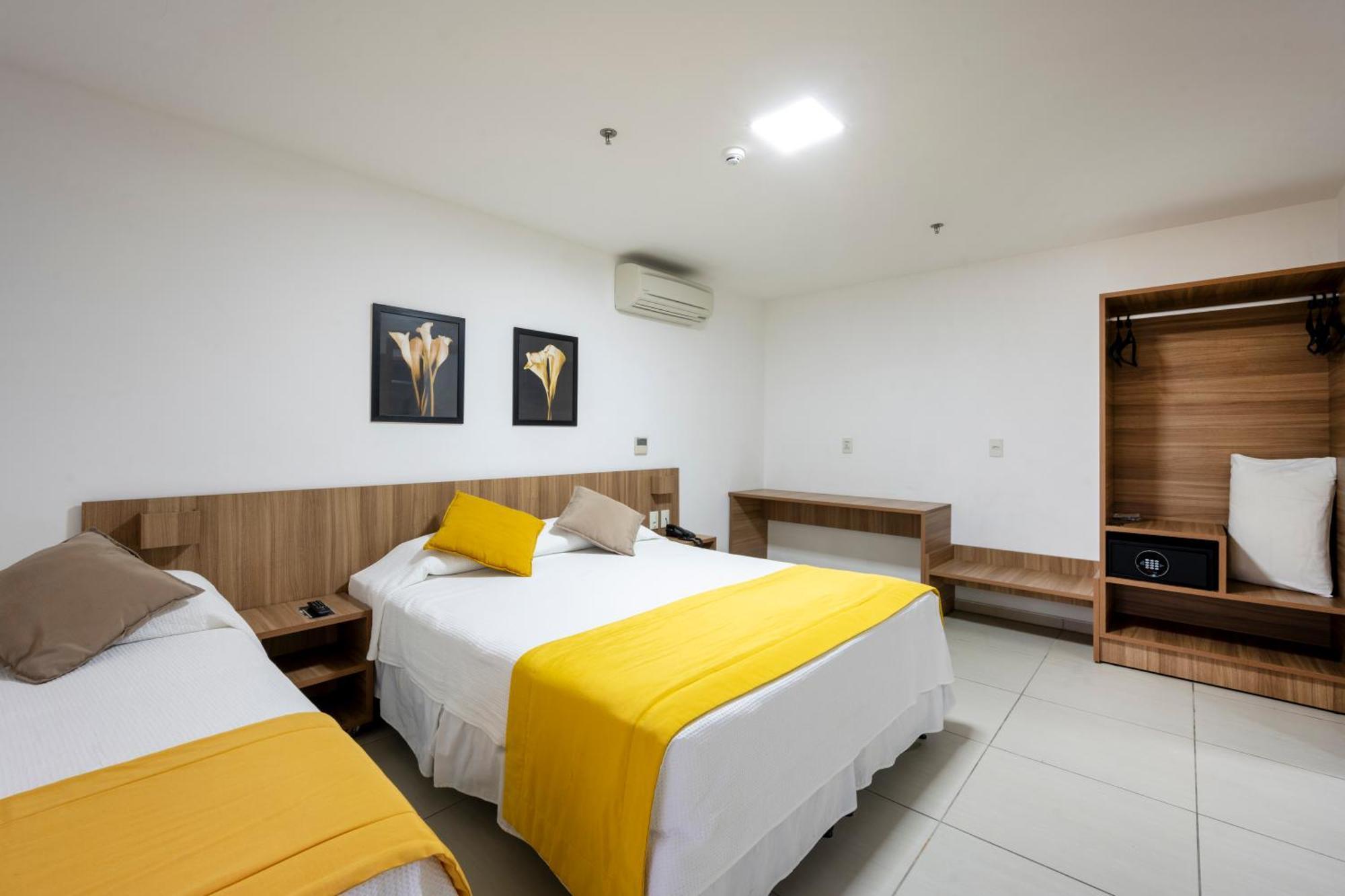 Executive Suite,1608829122:JPEG