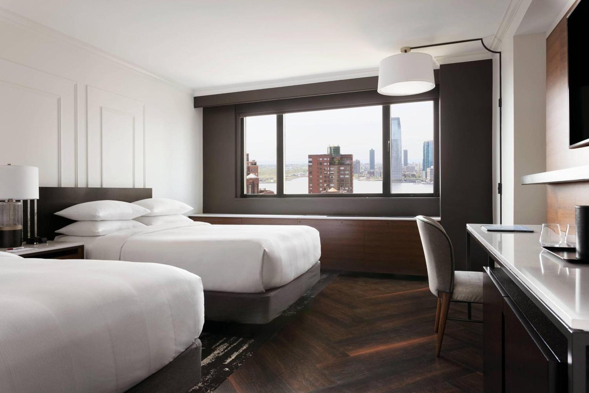 Quarto Duplo Deluxe com 2 Camas de Casal - Vista do Rio Hudson