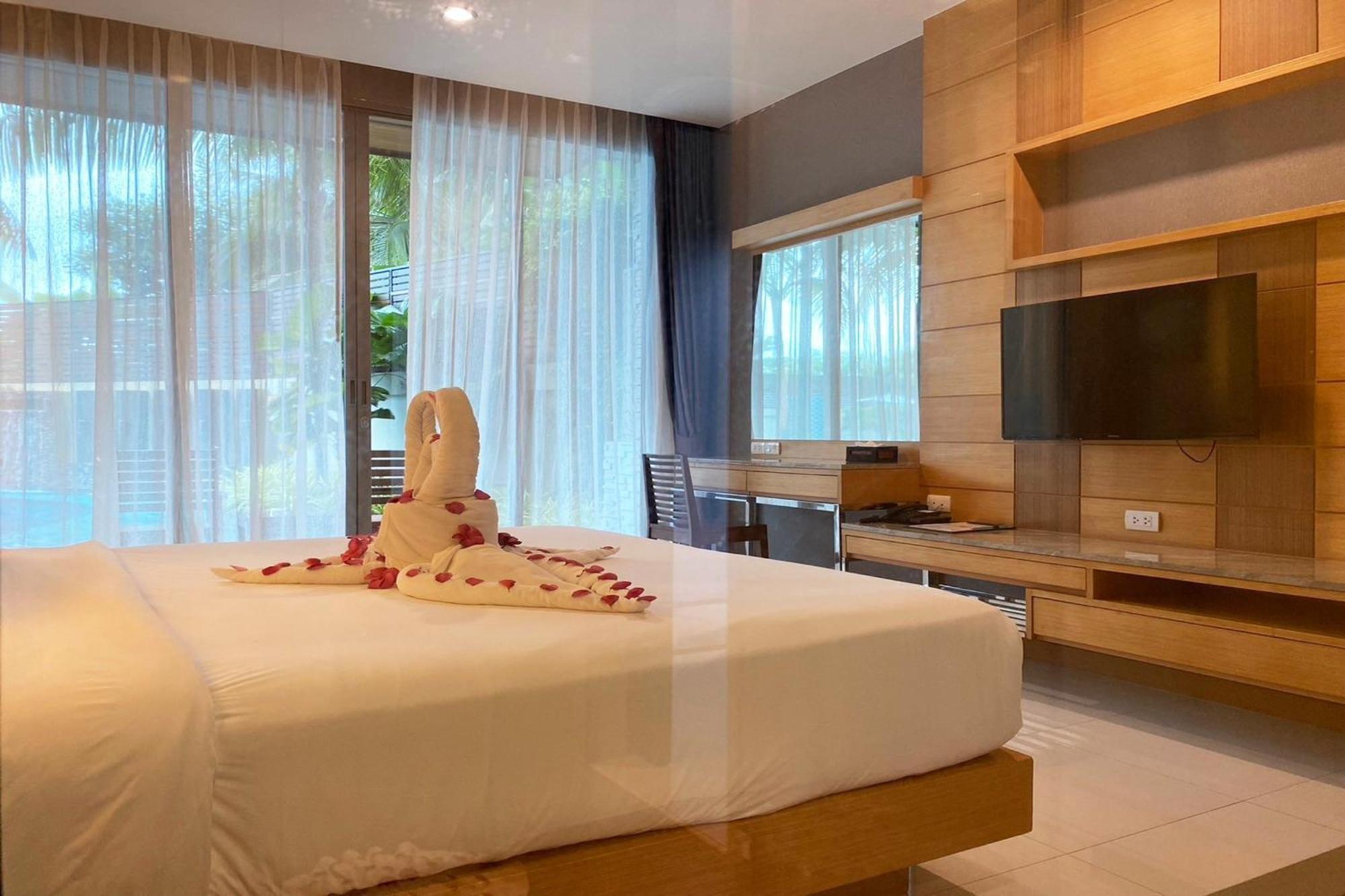 Deluxe Double Room Pool Access