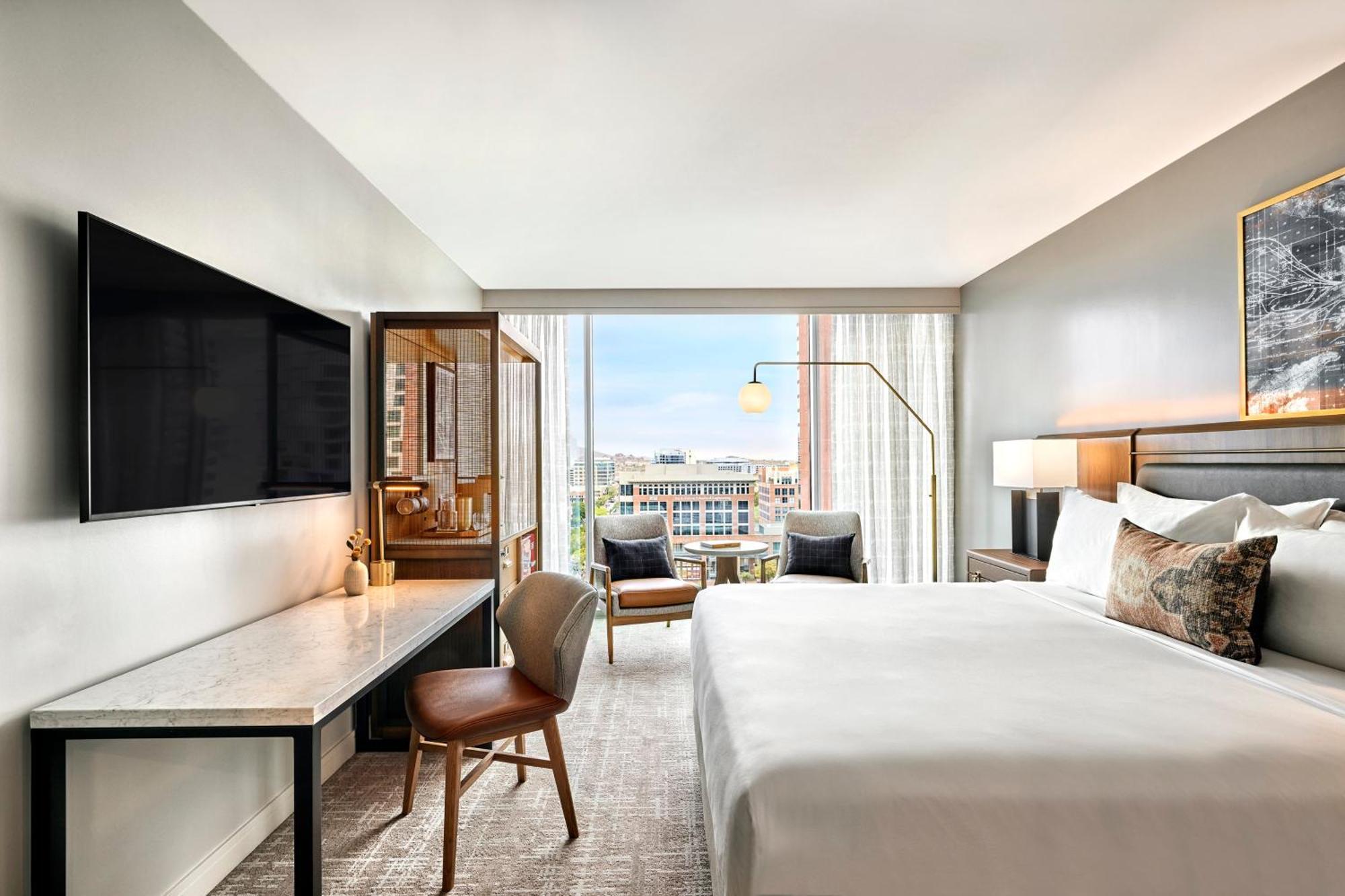 Premier Room 1 King Bed