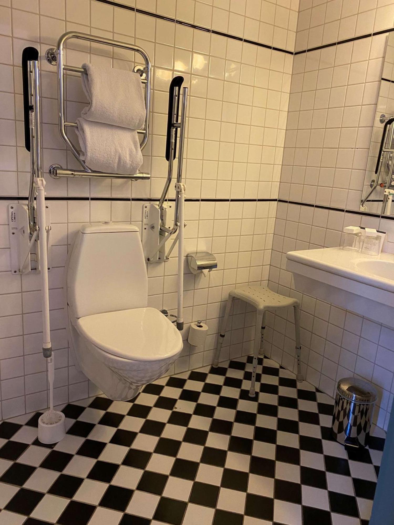 Chambre Lits Jumeaux pour Personnes à Mobilité Réduite