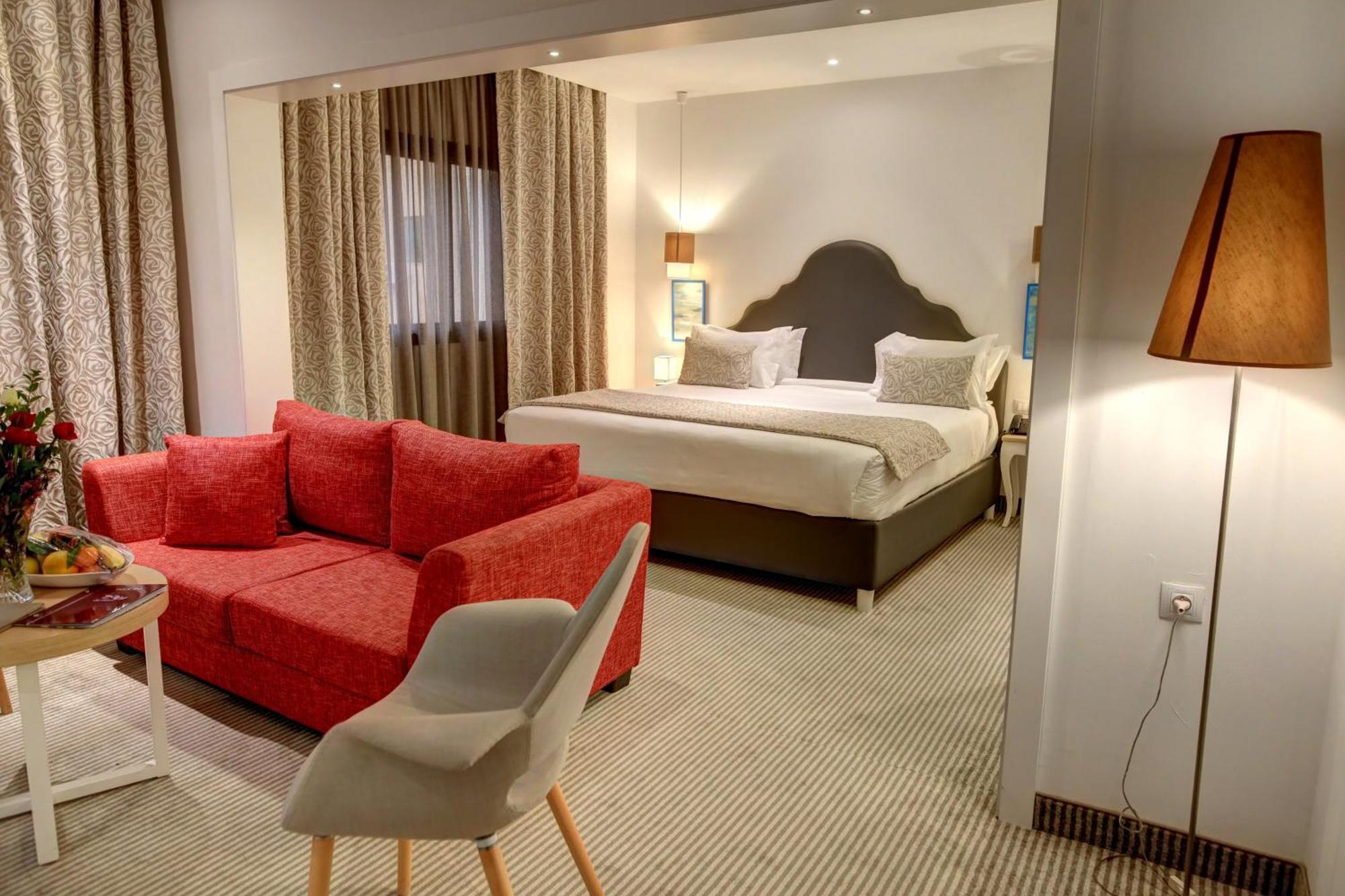 Deluxe Suite