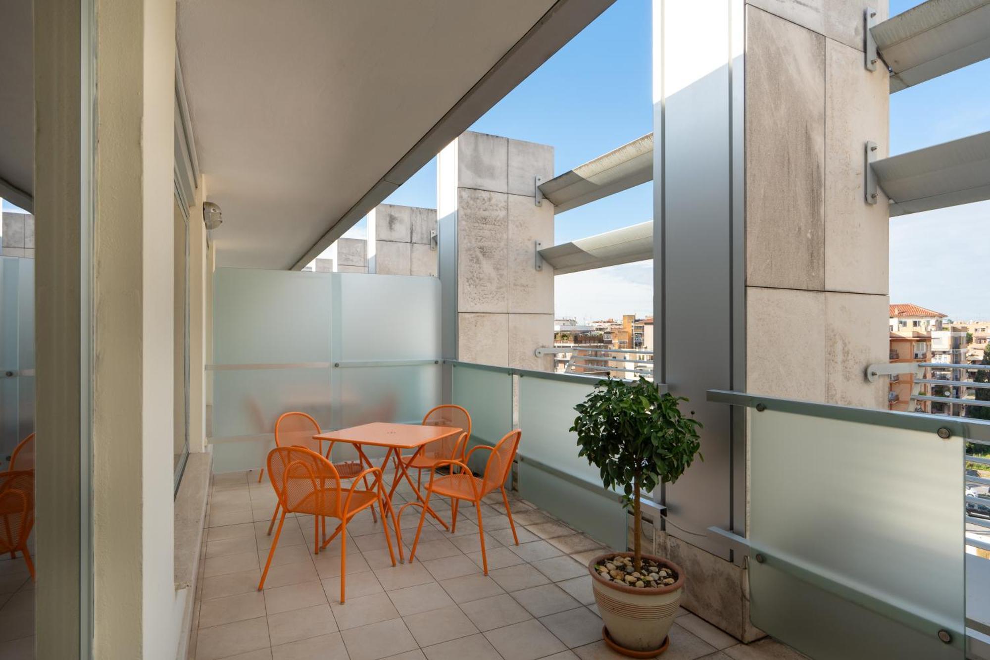 Camera Familiare con Letti Singolo e Balcone