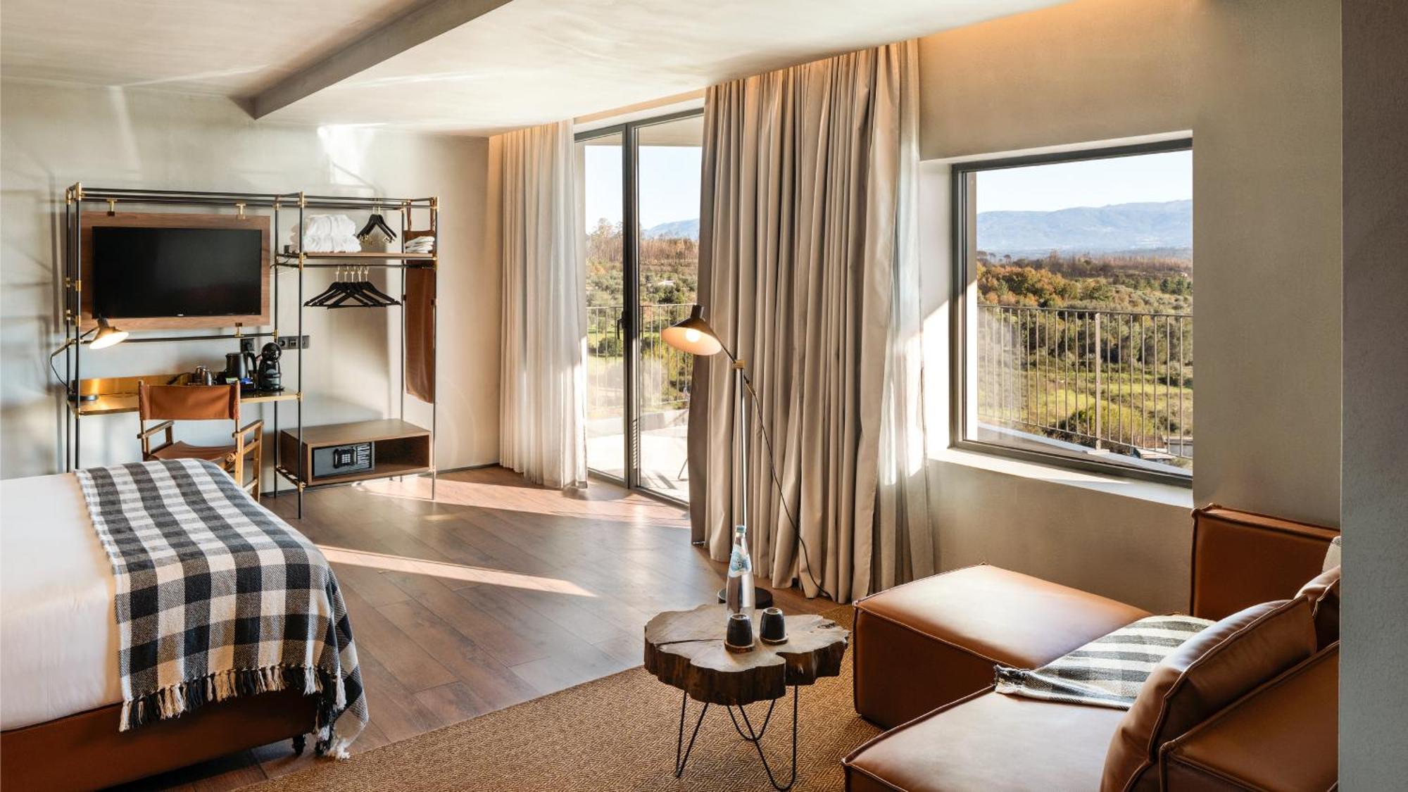 Suite Balcony Mountain View