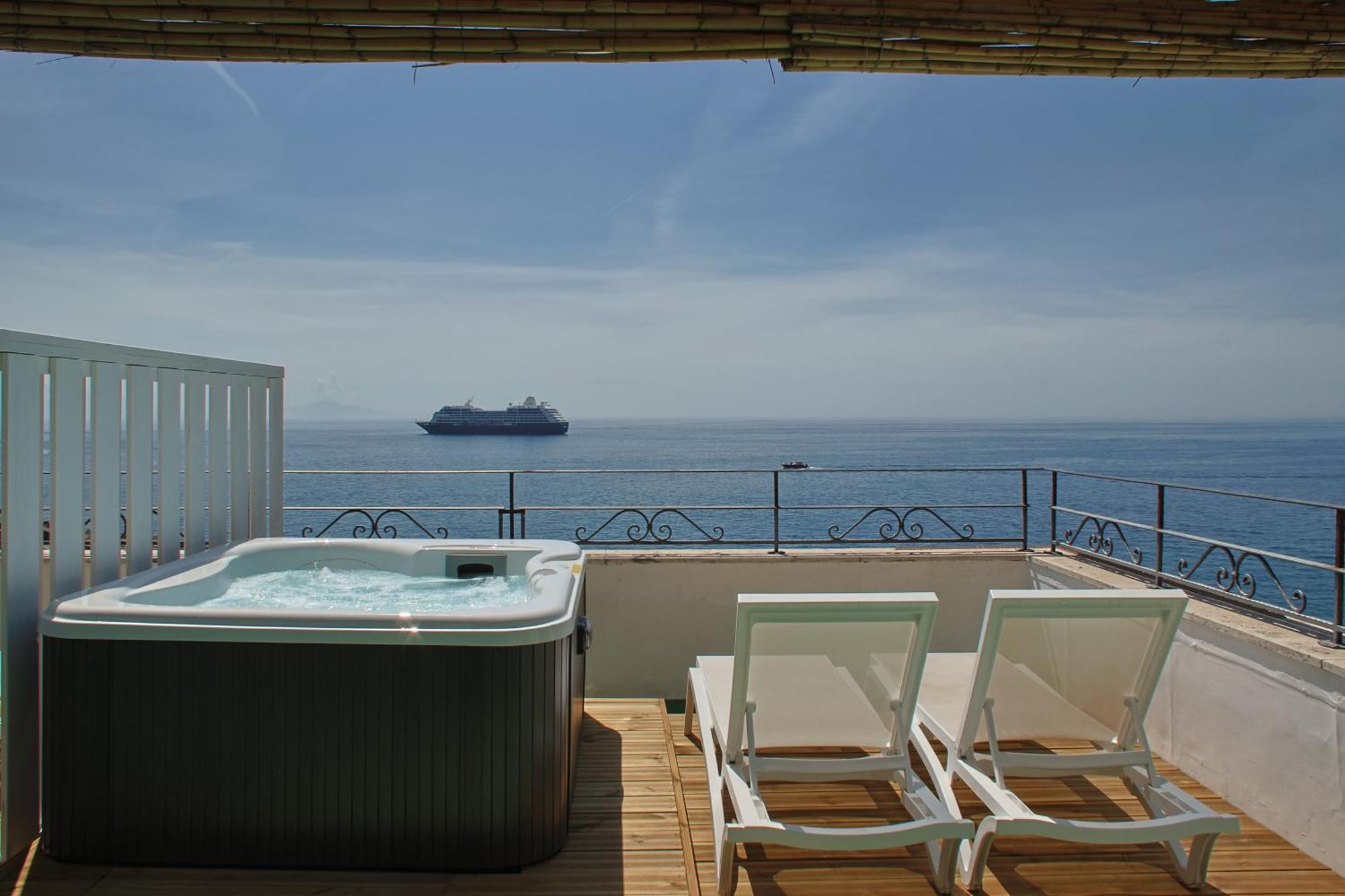 Deluxe Double or Twin Room Spa Bath
