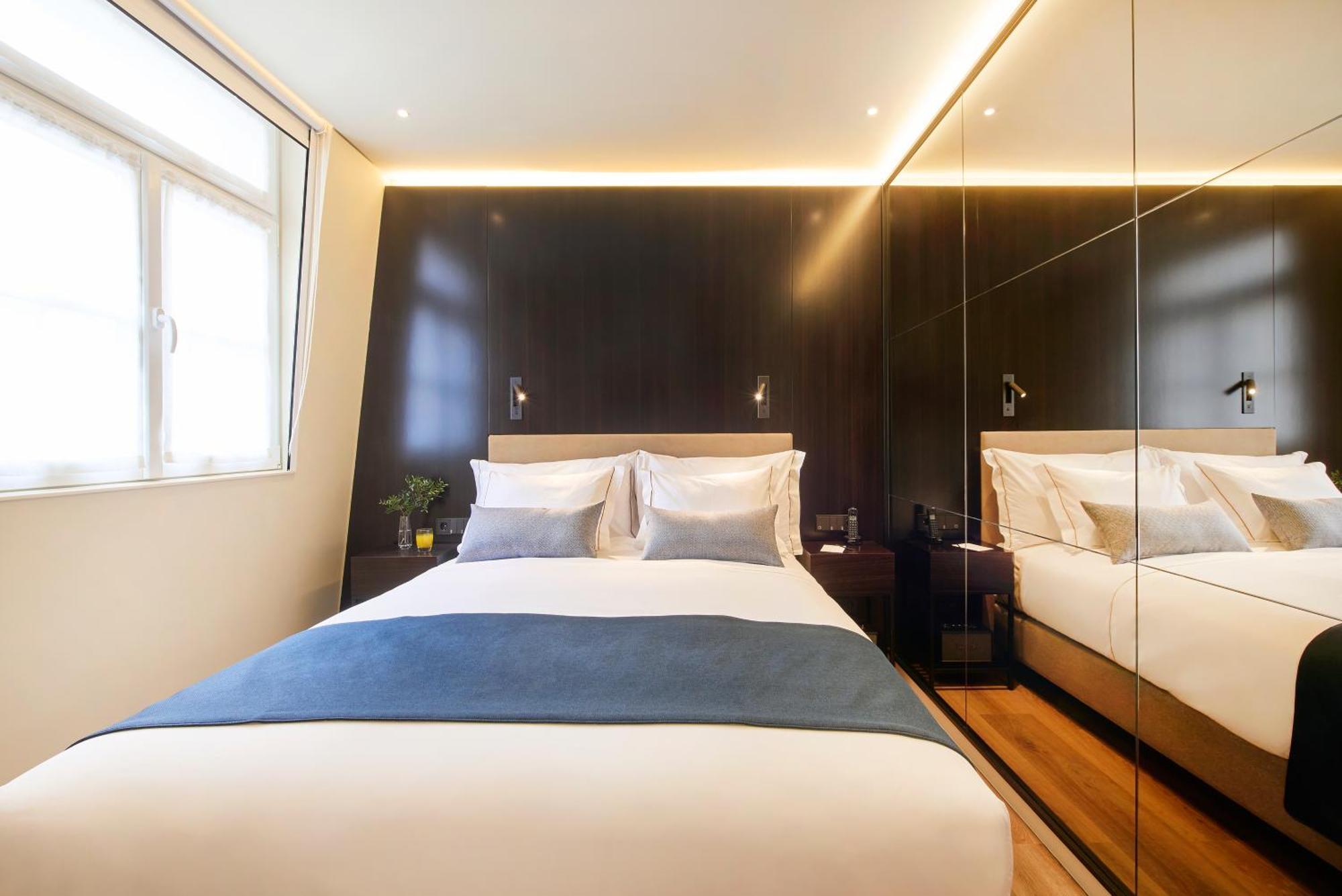 Small Double Room City View,1635929392:JPEG