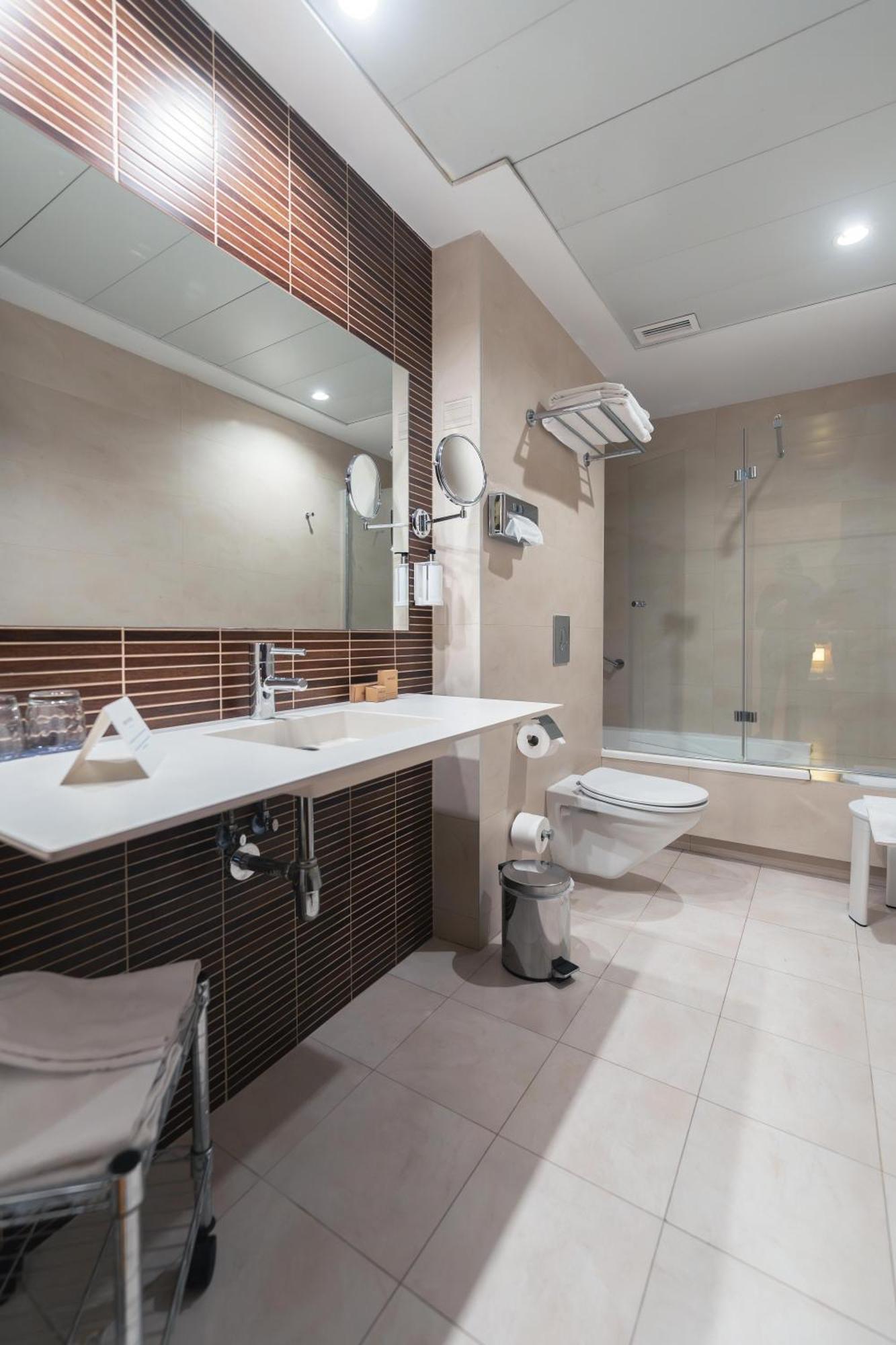 Habitación Familiar Grand Confort (3 adultos + 1 niño)