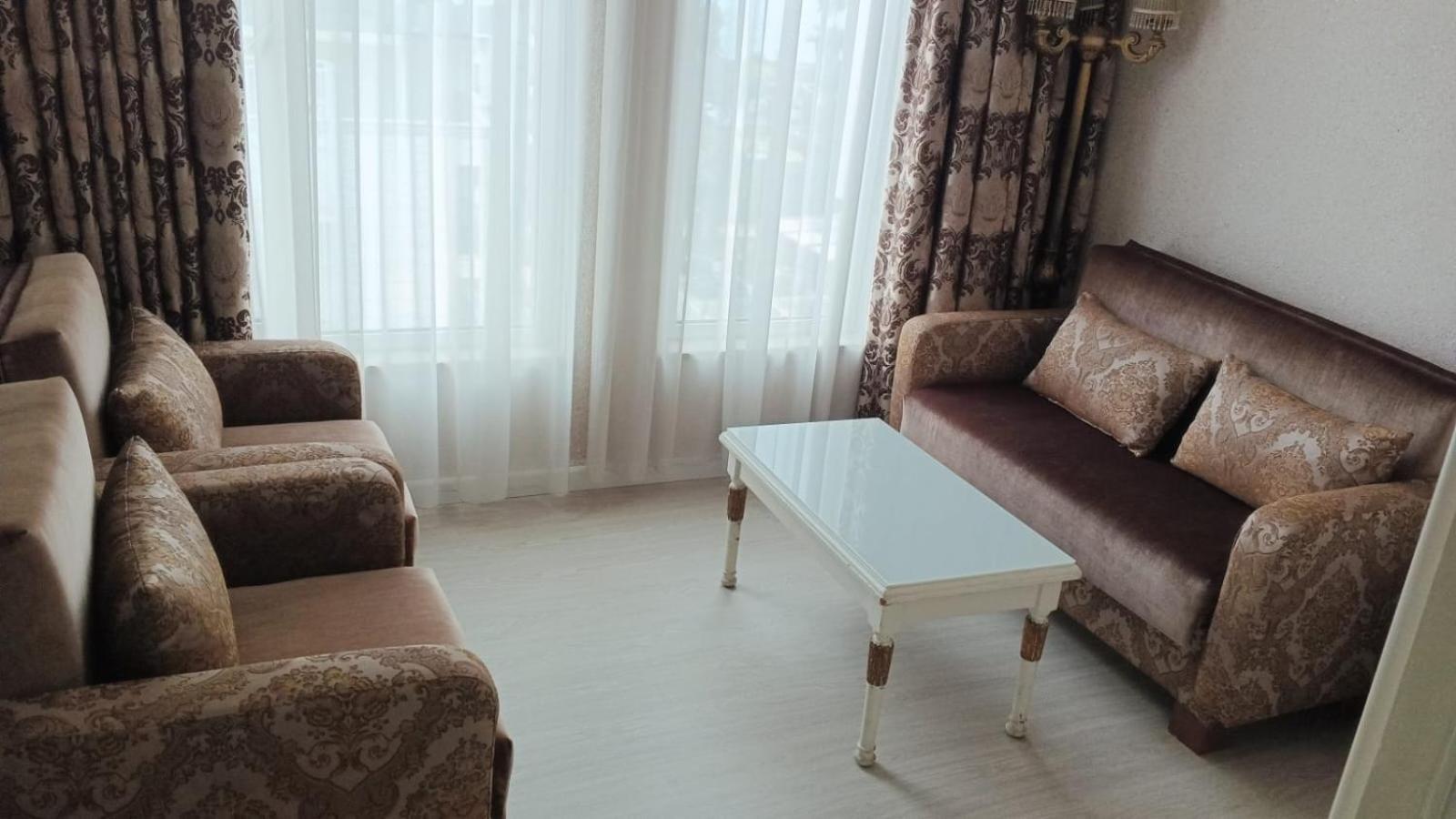 Family Room,1657156885:JPEG