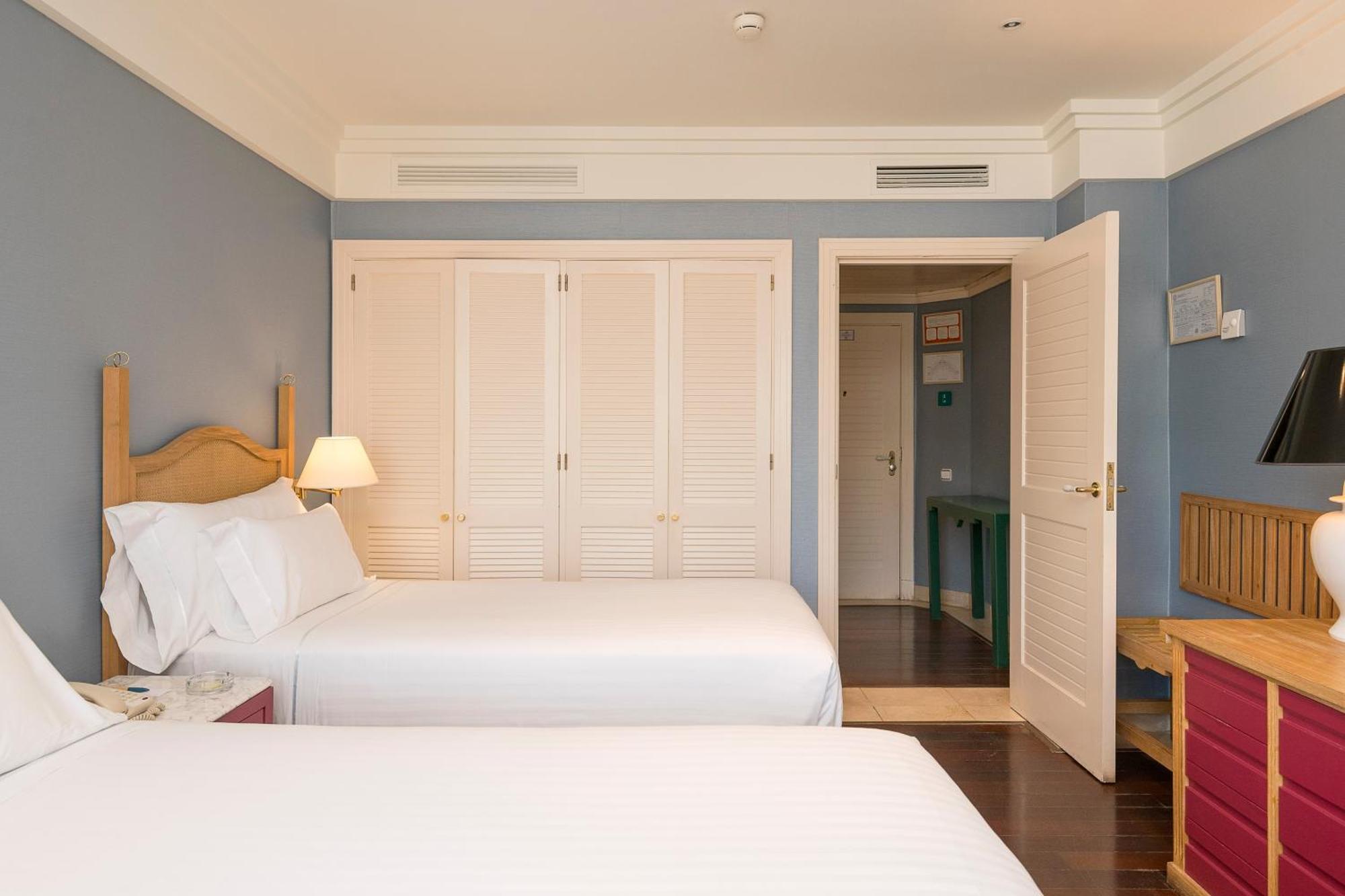 Double or Twin Room Side Sea View