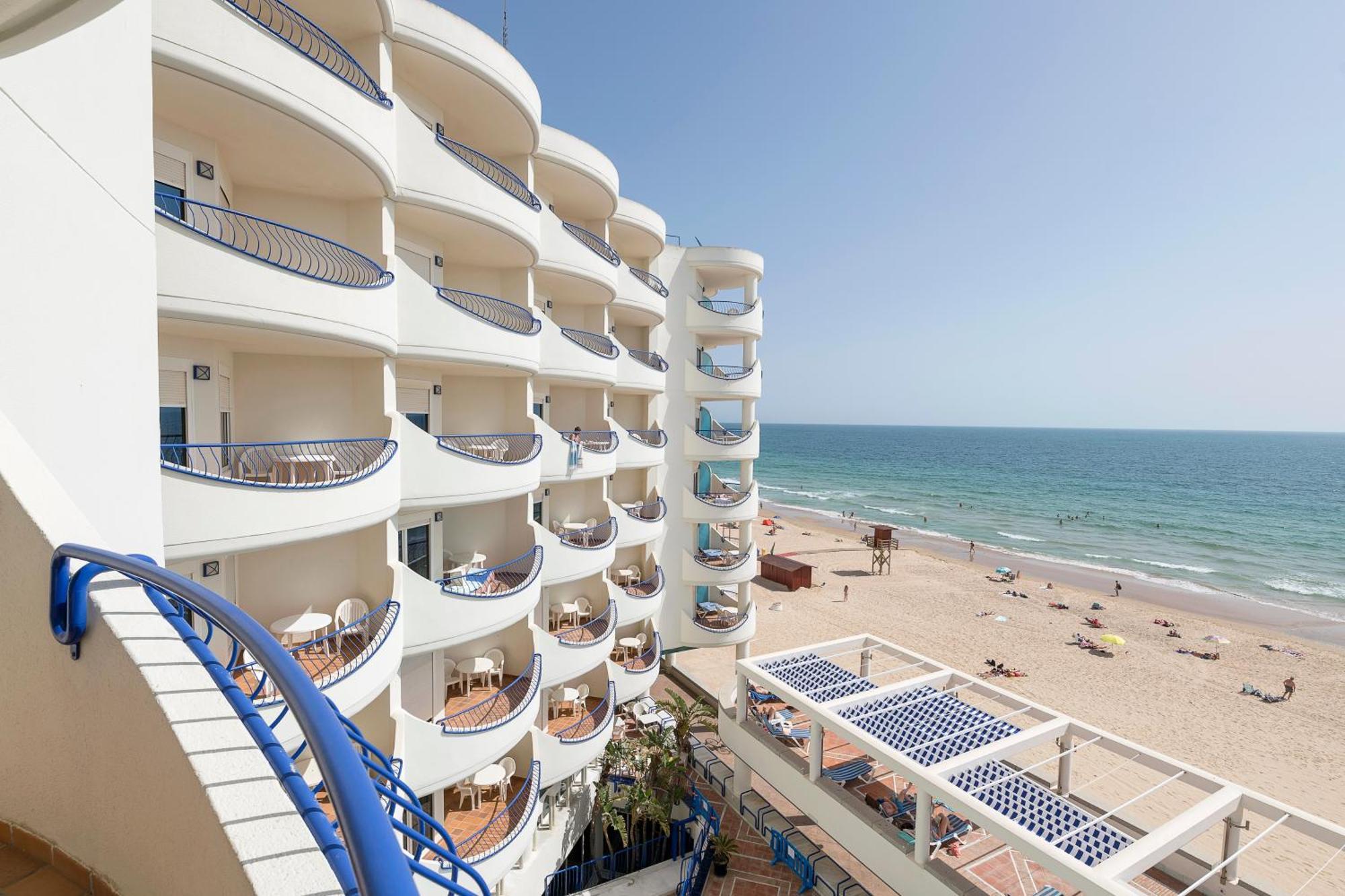 Double or Twin Room Front Sea View