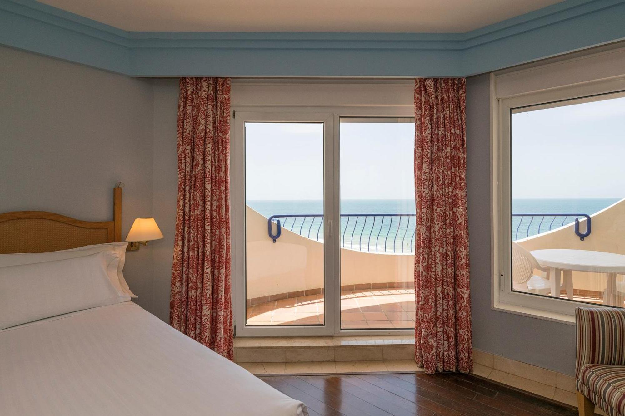 Double or Twin Room Front Sea View