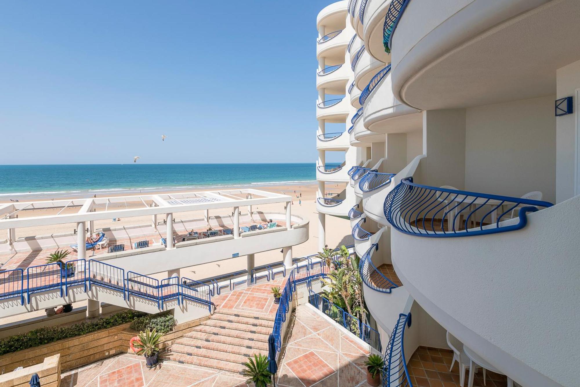 Double or Twin Room Front Sea View