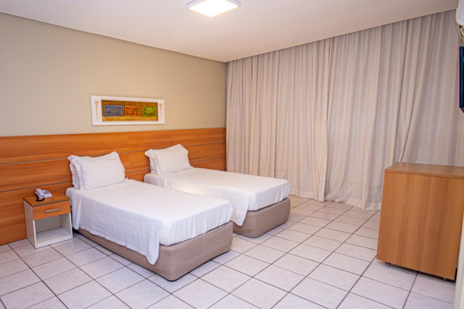 Quarto Básico com 2 Camas de Solteiro