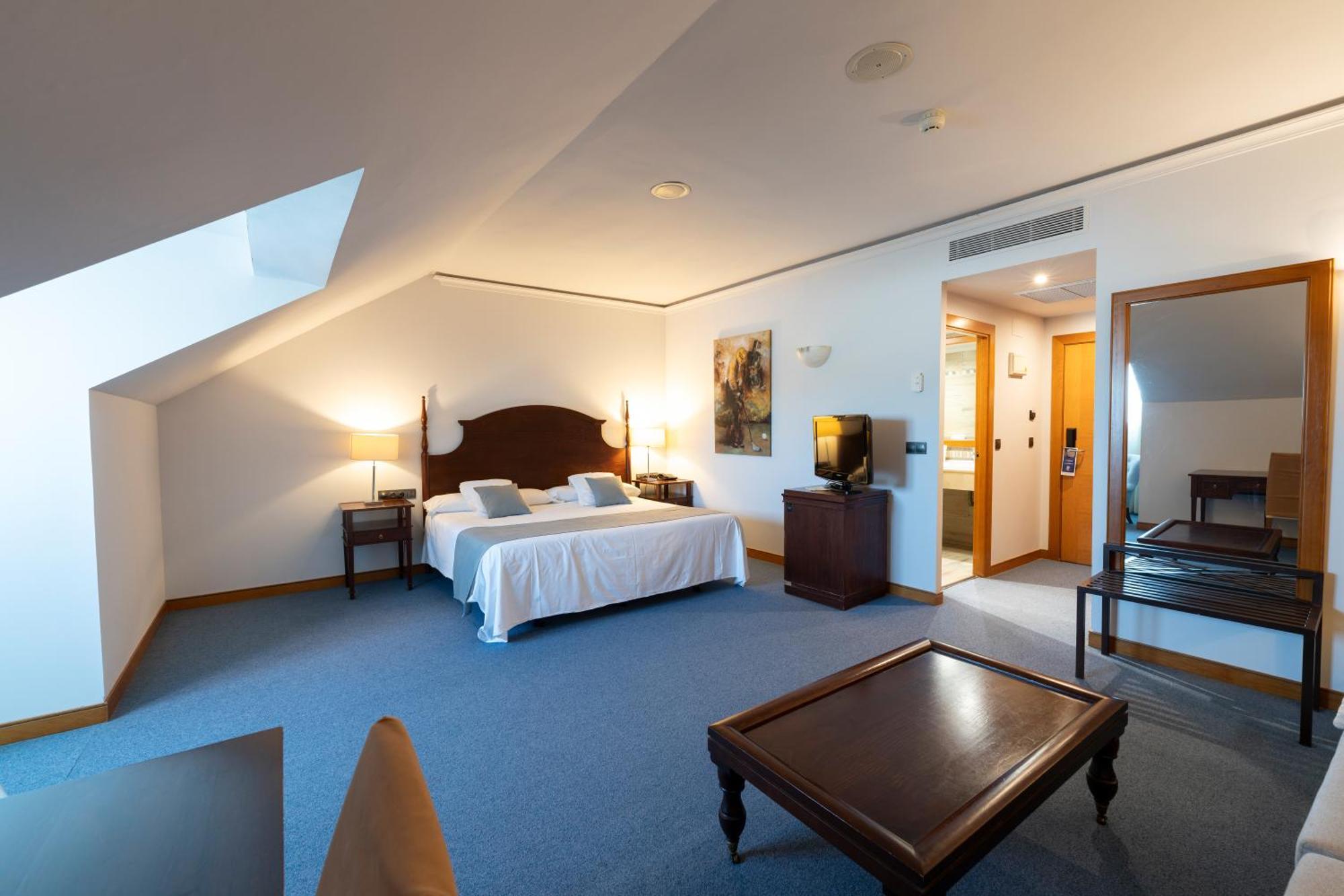 Junior Suite,1646889634:JPEG