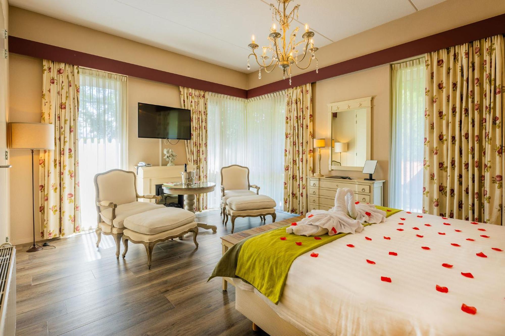 Honeymoon Suite