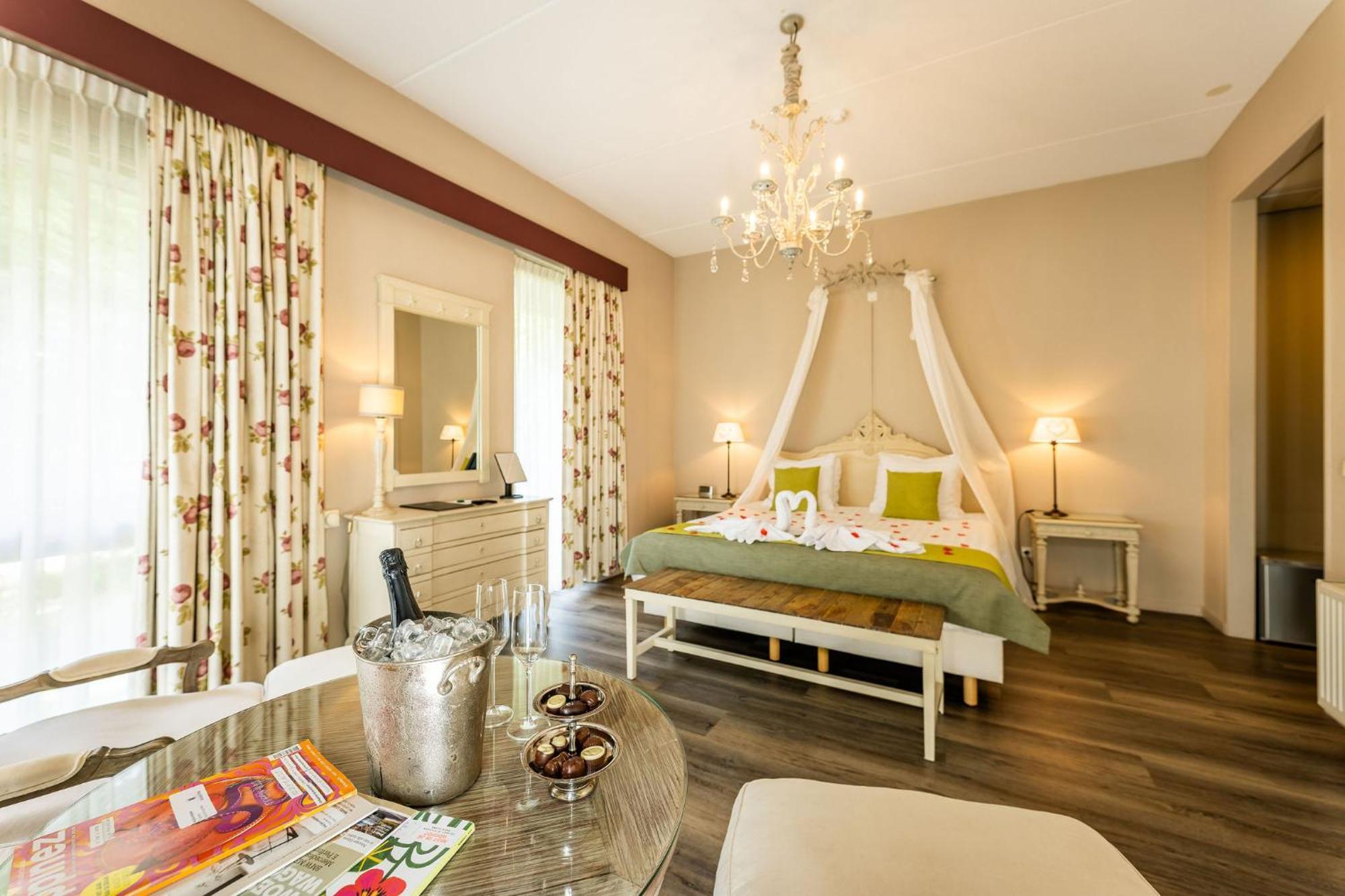 Honeymoon Suite