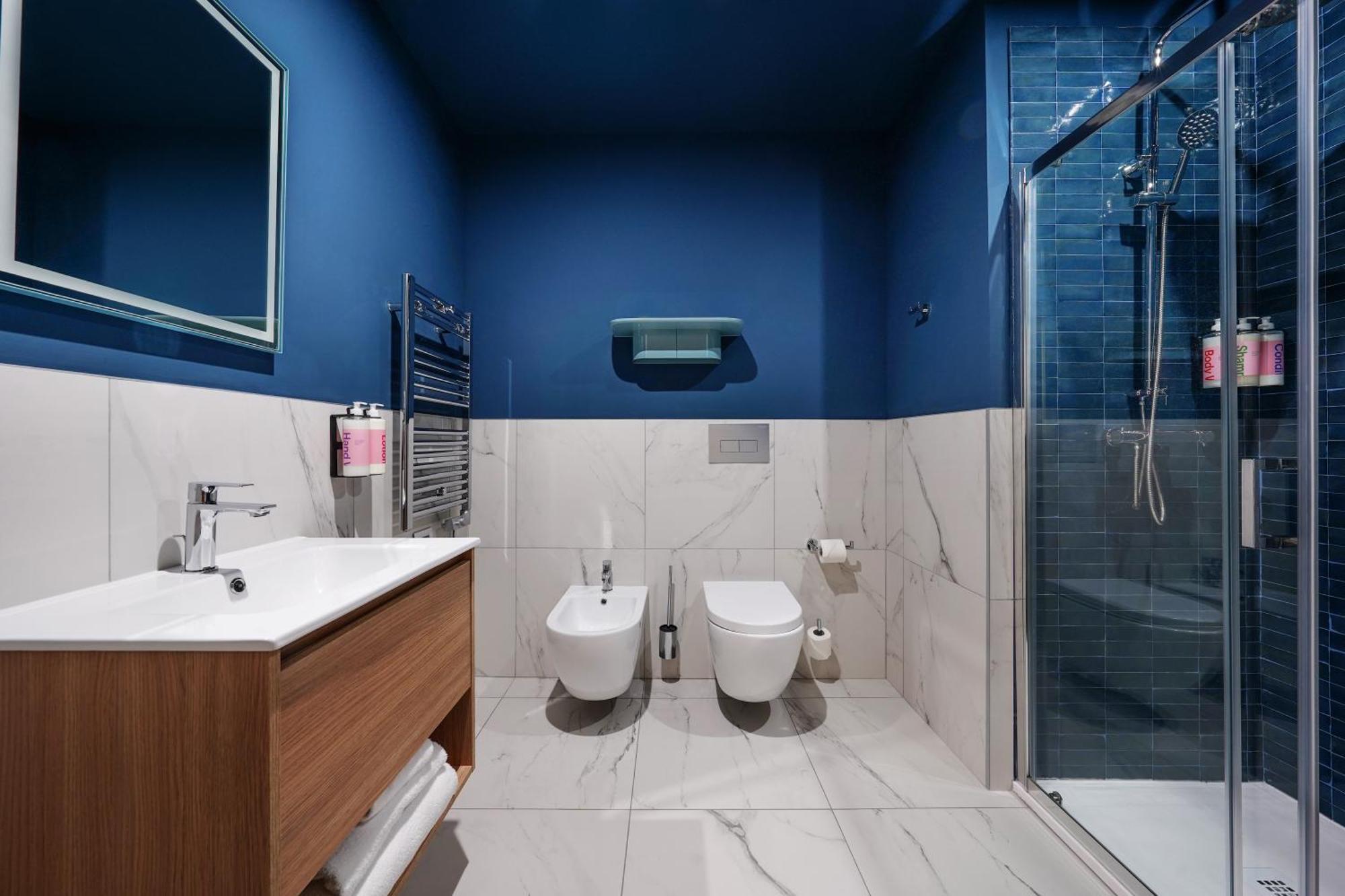 Appartamento con 1 Camera da Letto, Balcone e Divano-Letto