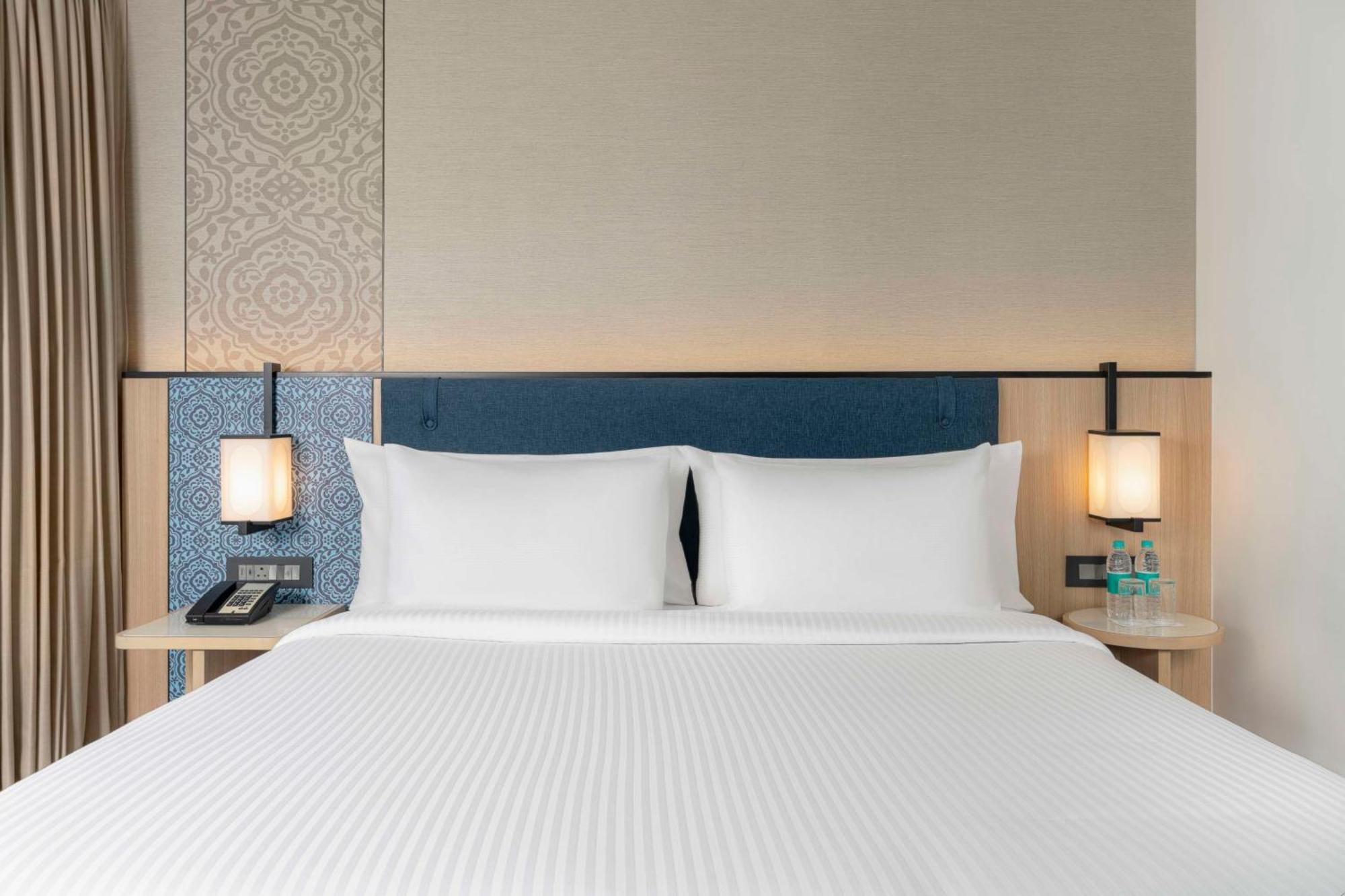 Deluxe King Room with City View