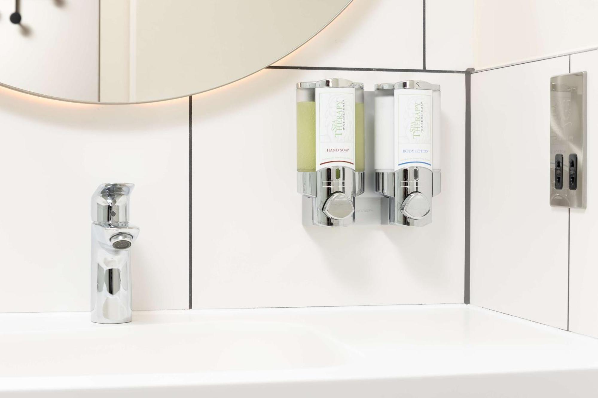 Quarto Queen - Acessível a Pessoas com Mobilidade Condicionada