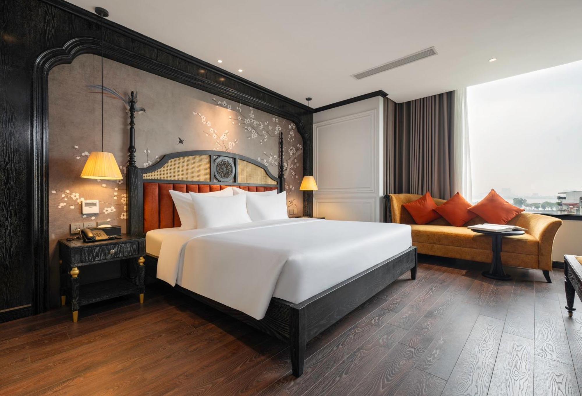 Suite with Lake View