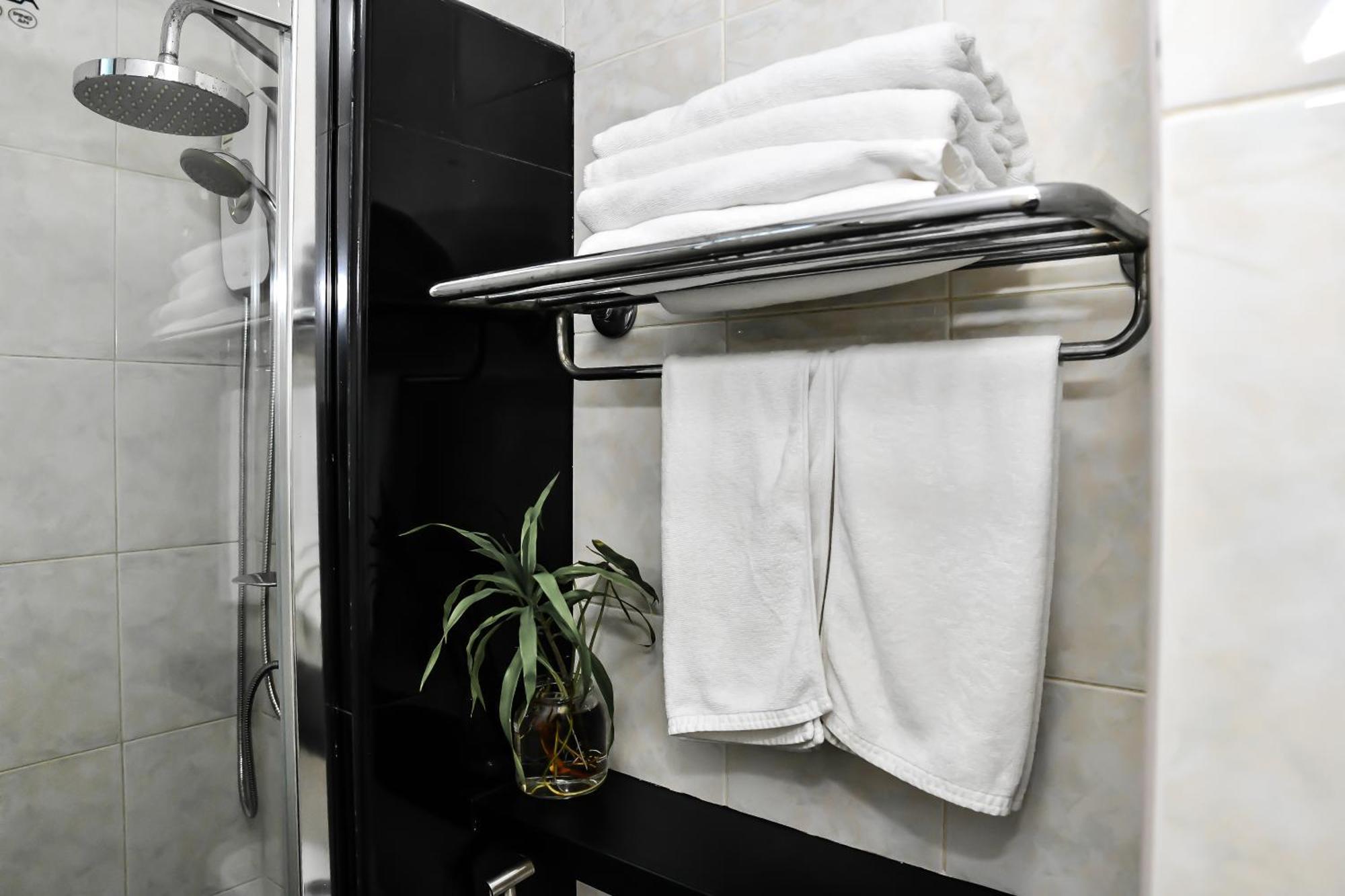 Superior Double Room Return Airport Transfer on Food & Beverage