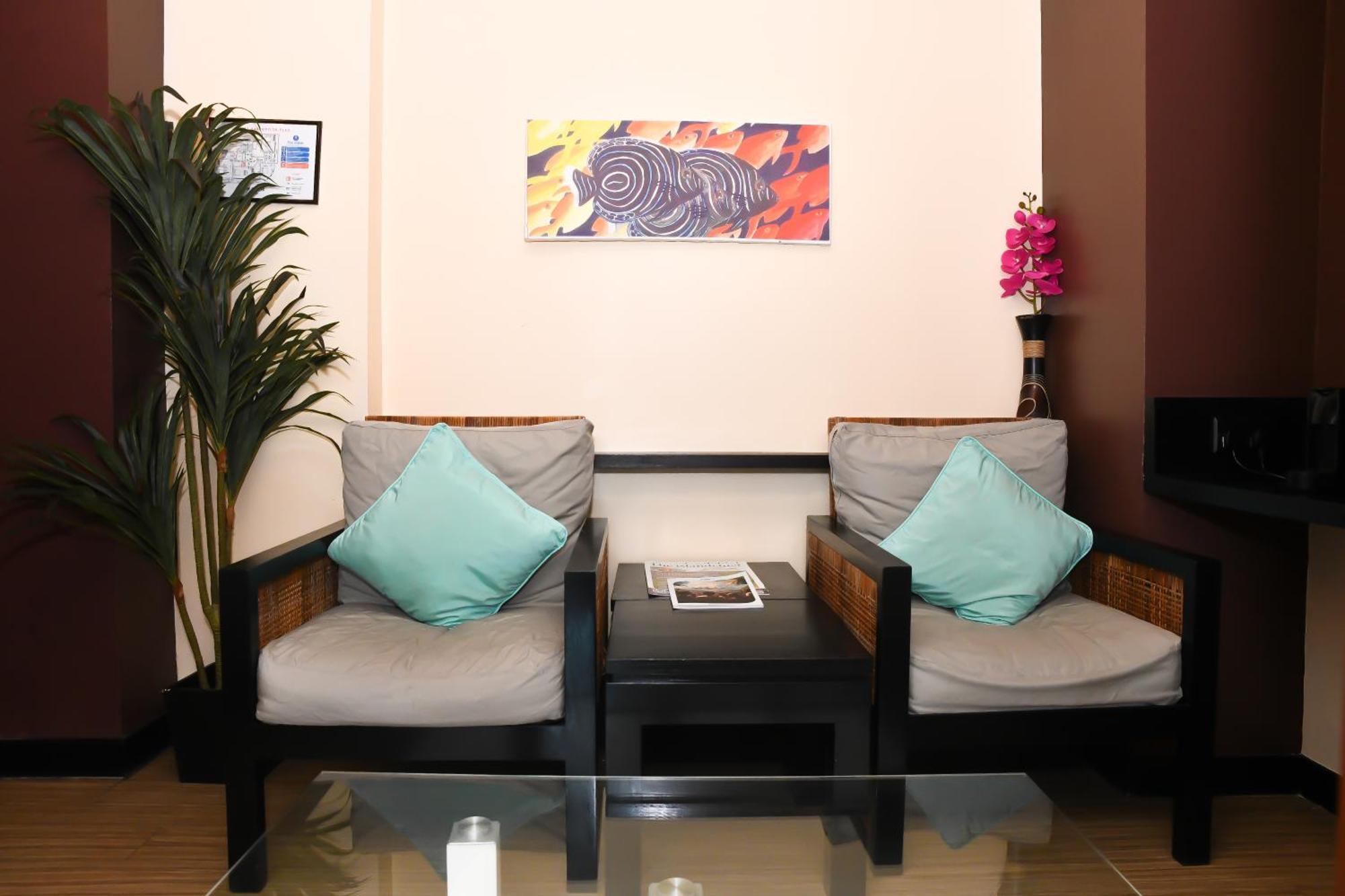 Deluxe Room Return Airport Transfer on Food & Beverage